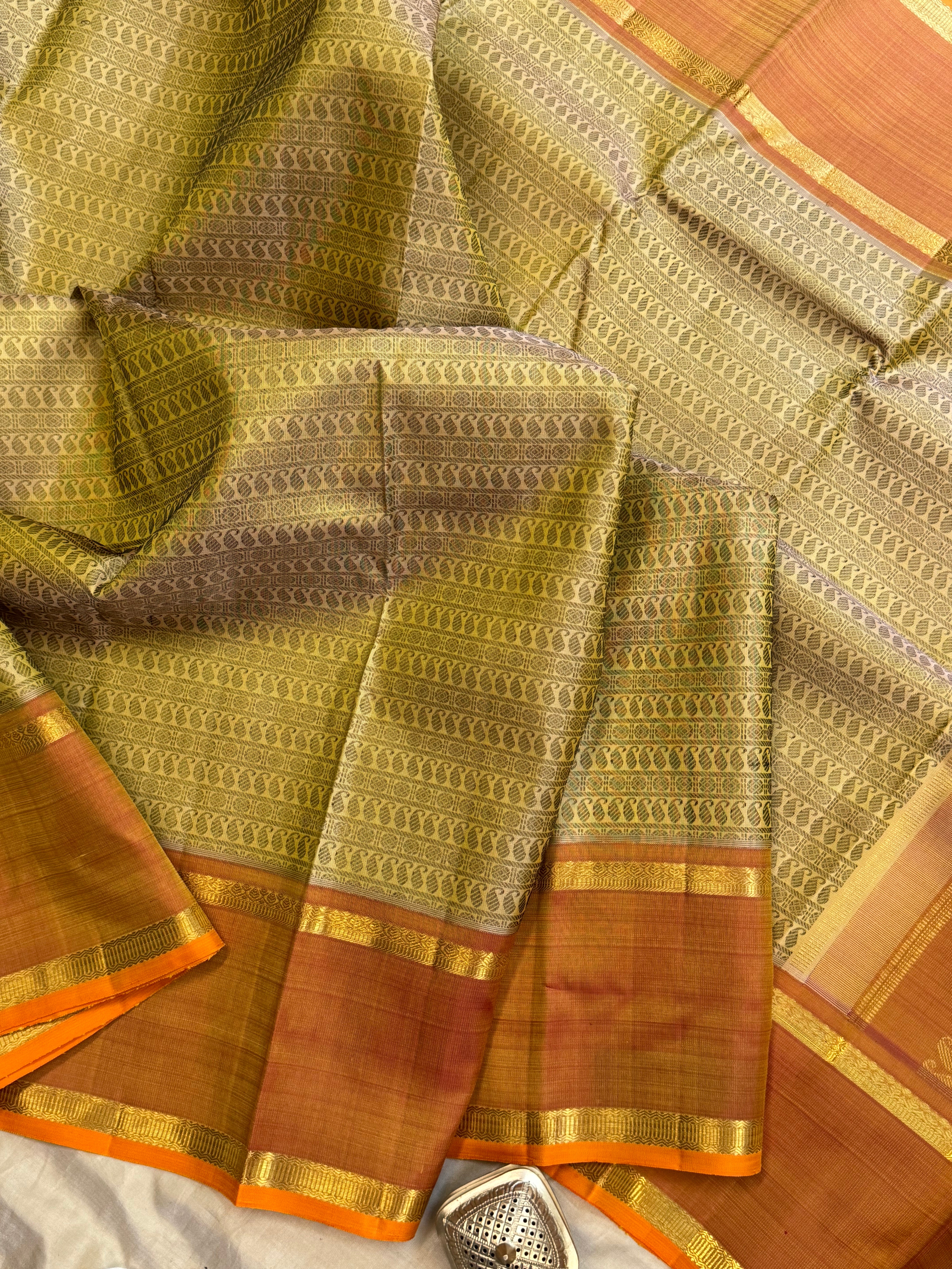 Creamish gold varisapet rust border / kanjipuram silk