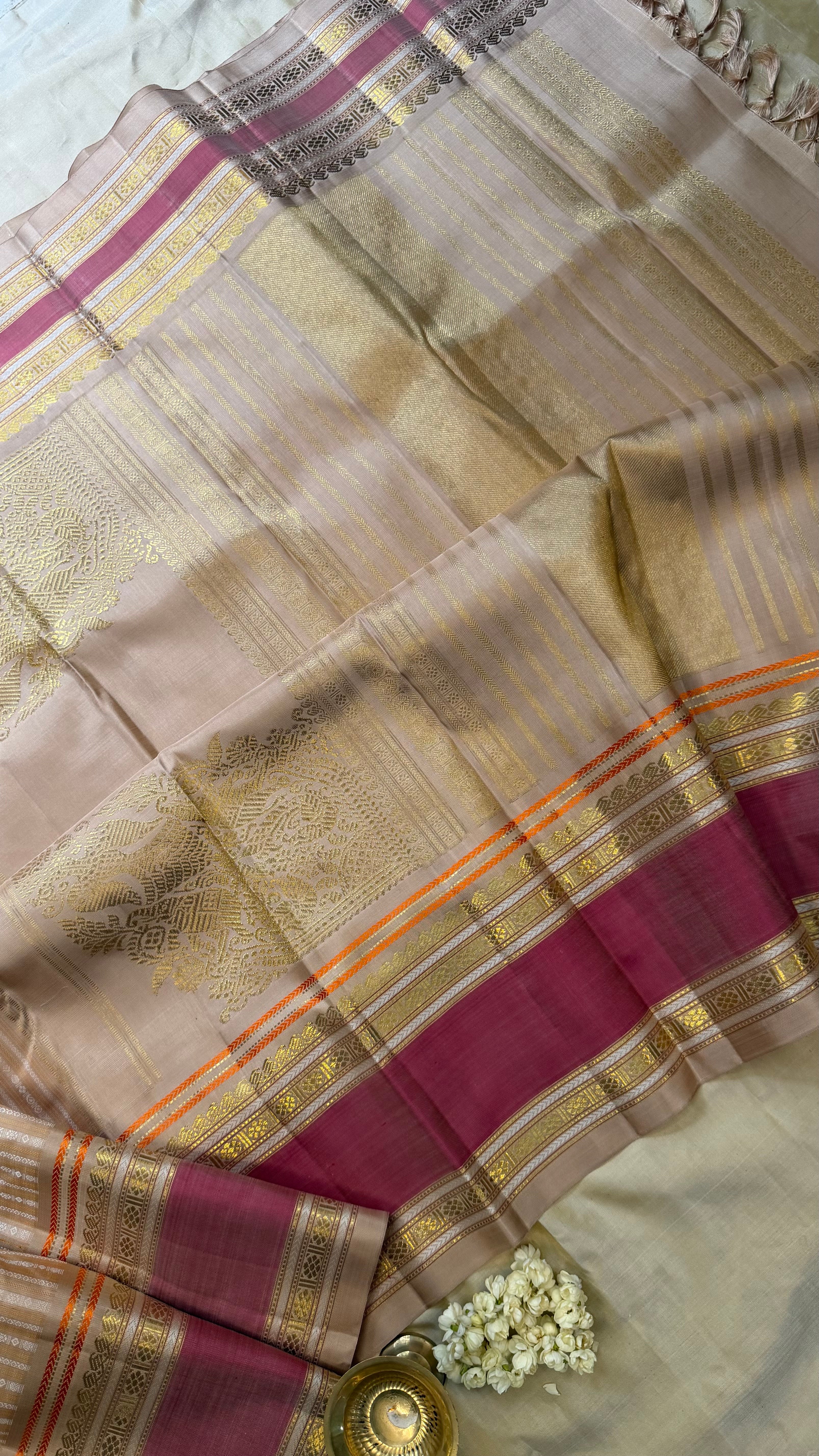Master weaver - Special veldhari and corner pallu butta / Kanjipuram Silk