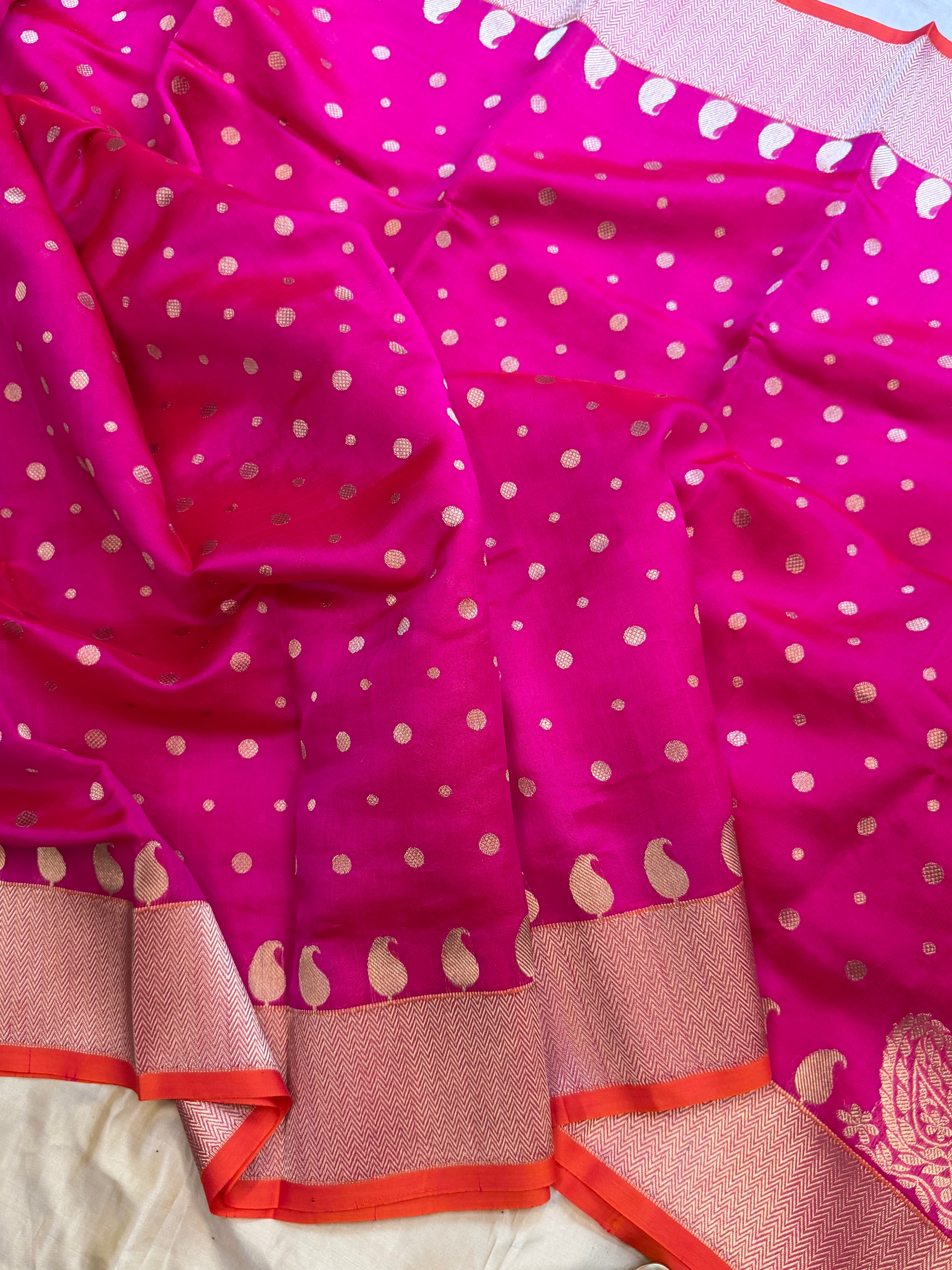 Rani pink hazar kadwa Butta / revival Chanderi