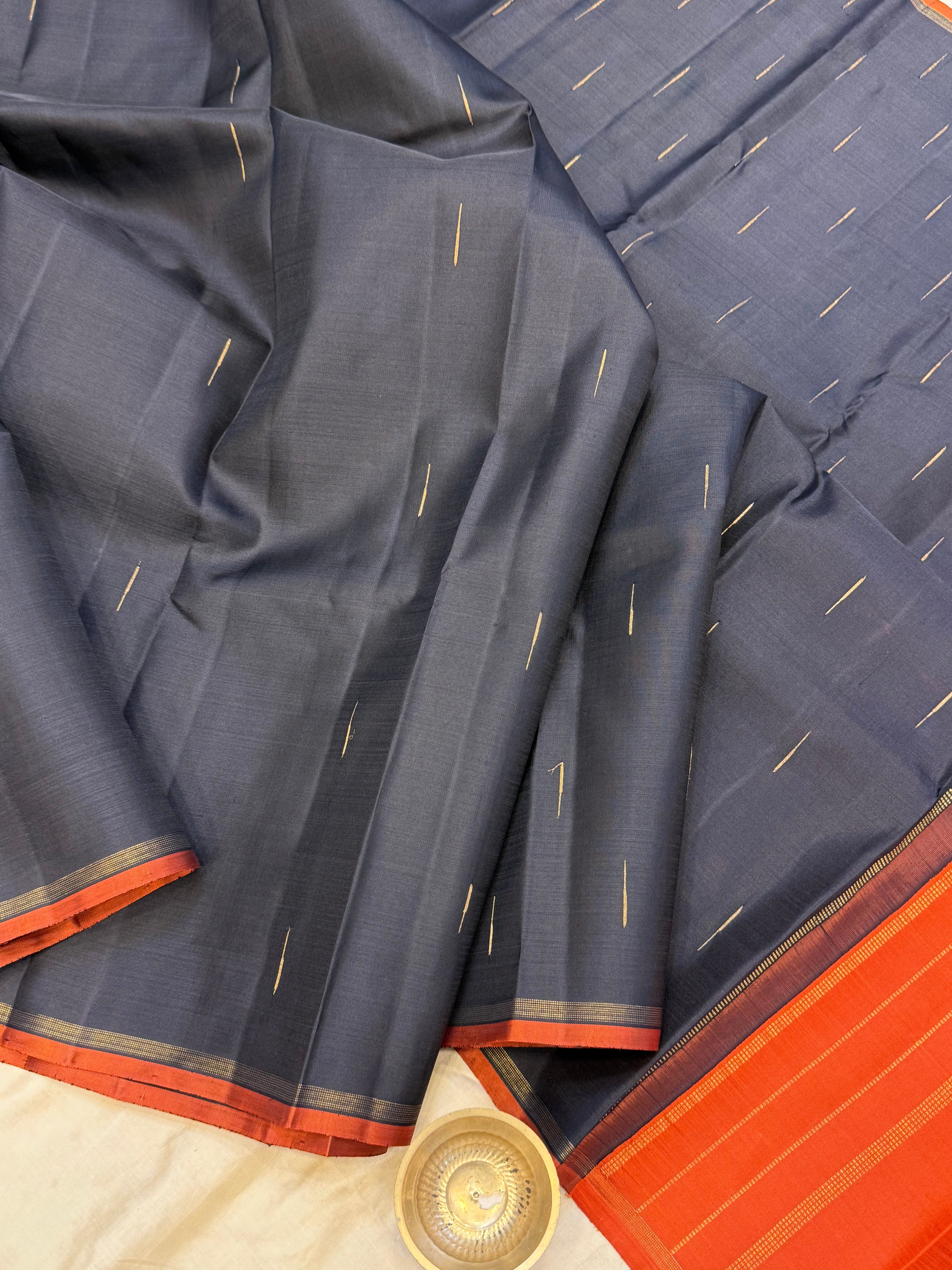 Black malli moggu borderless/ Kanjipuram silk