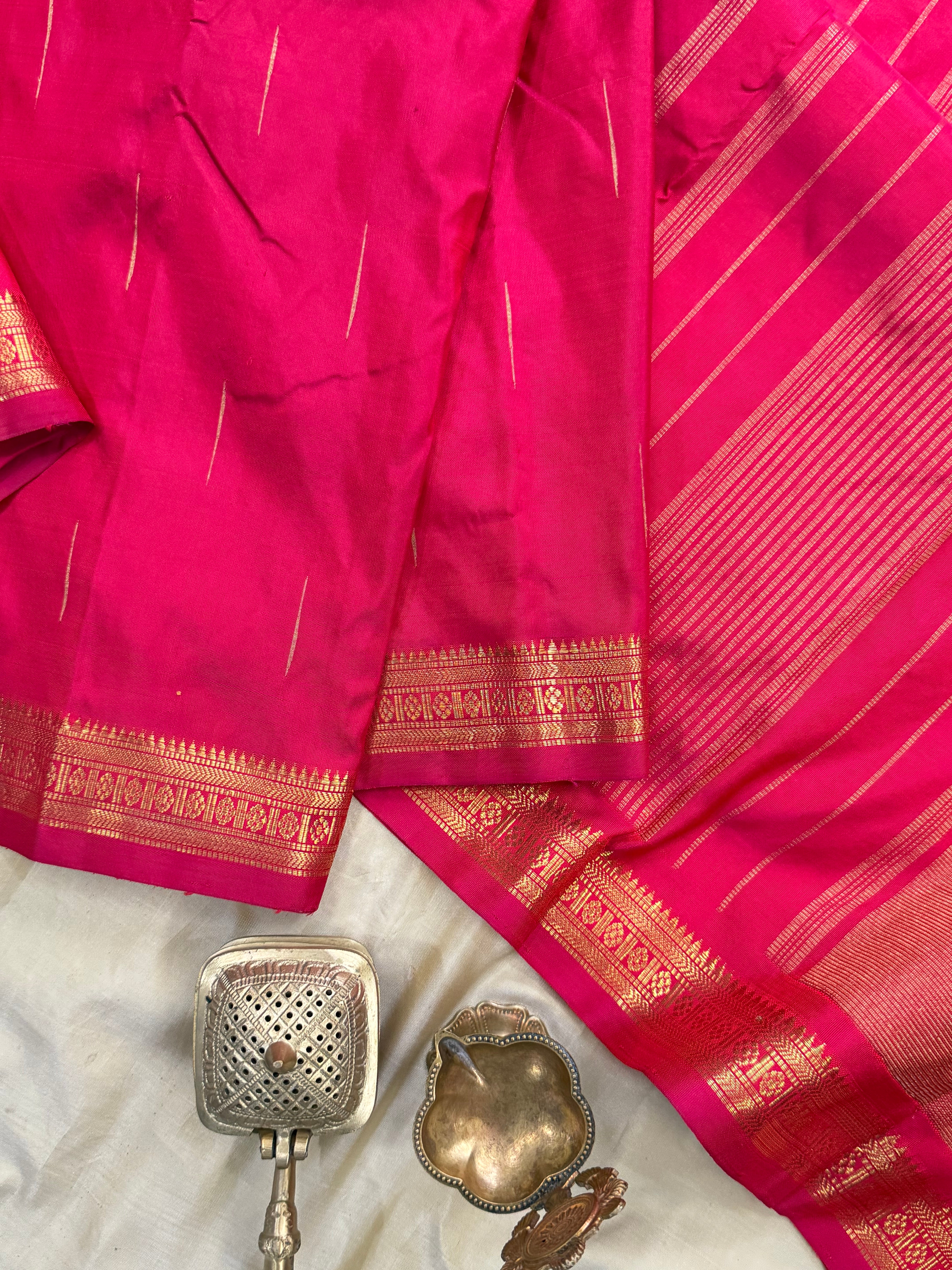 Pink malli moggu small border pure Zari Kanjipuram silk