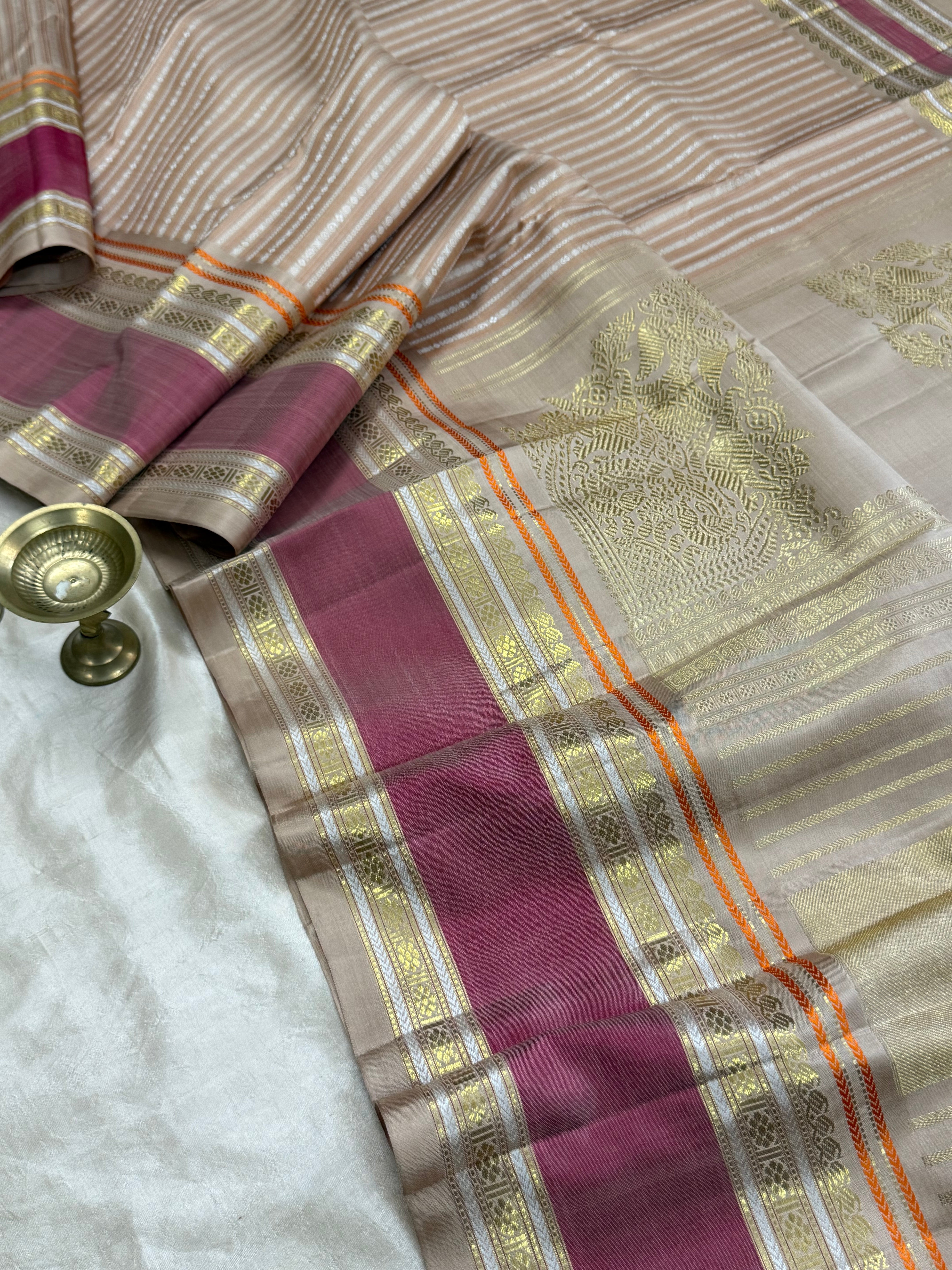 Master weaver - Special veldhari and corner pallu butta / Kanjipuram Silk