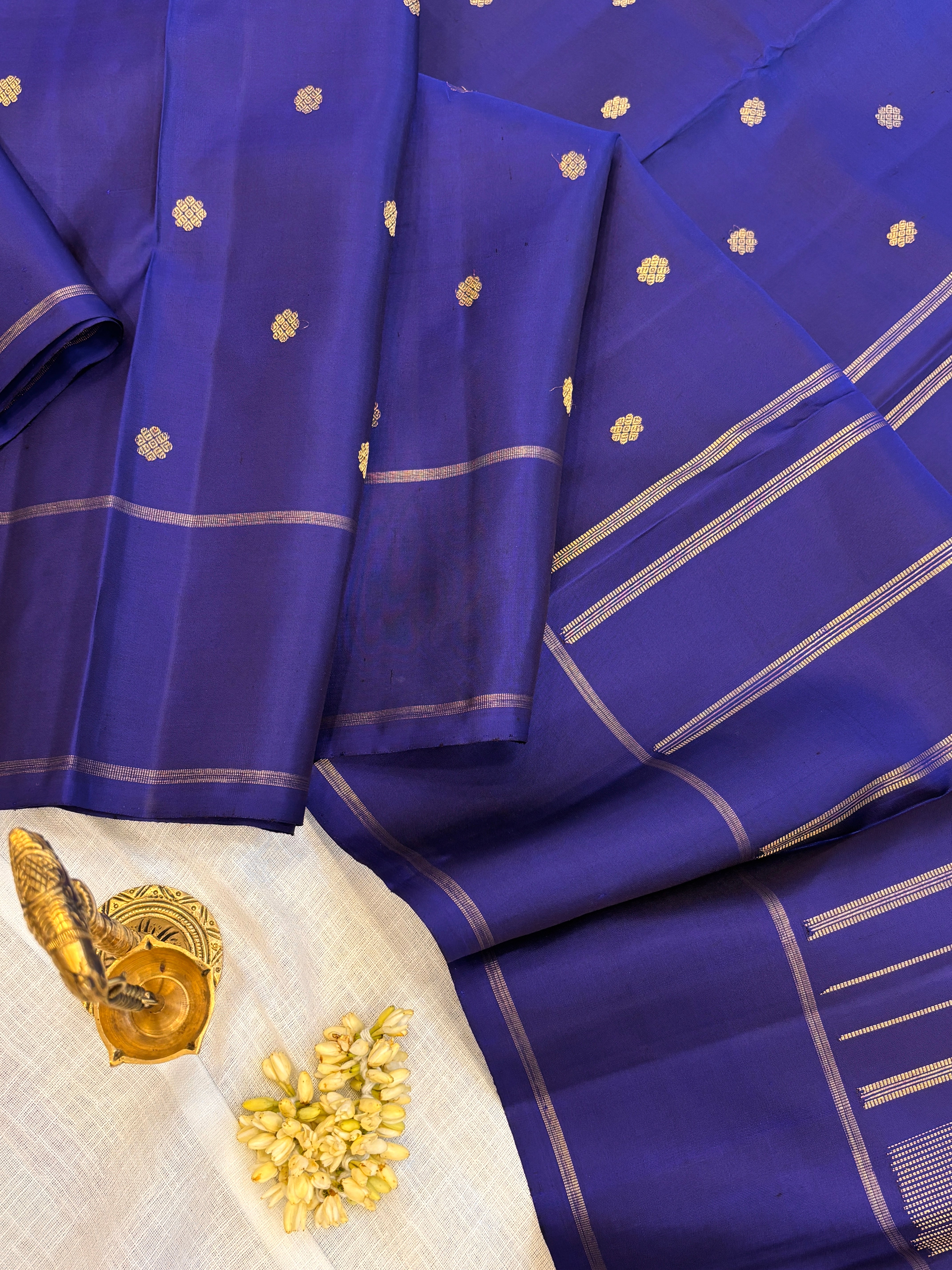 Blue kamalam butta/ kanjipuram silk