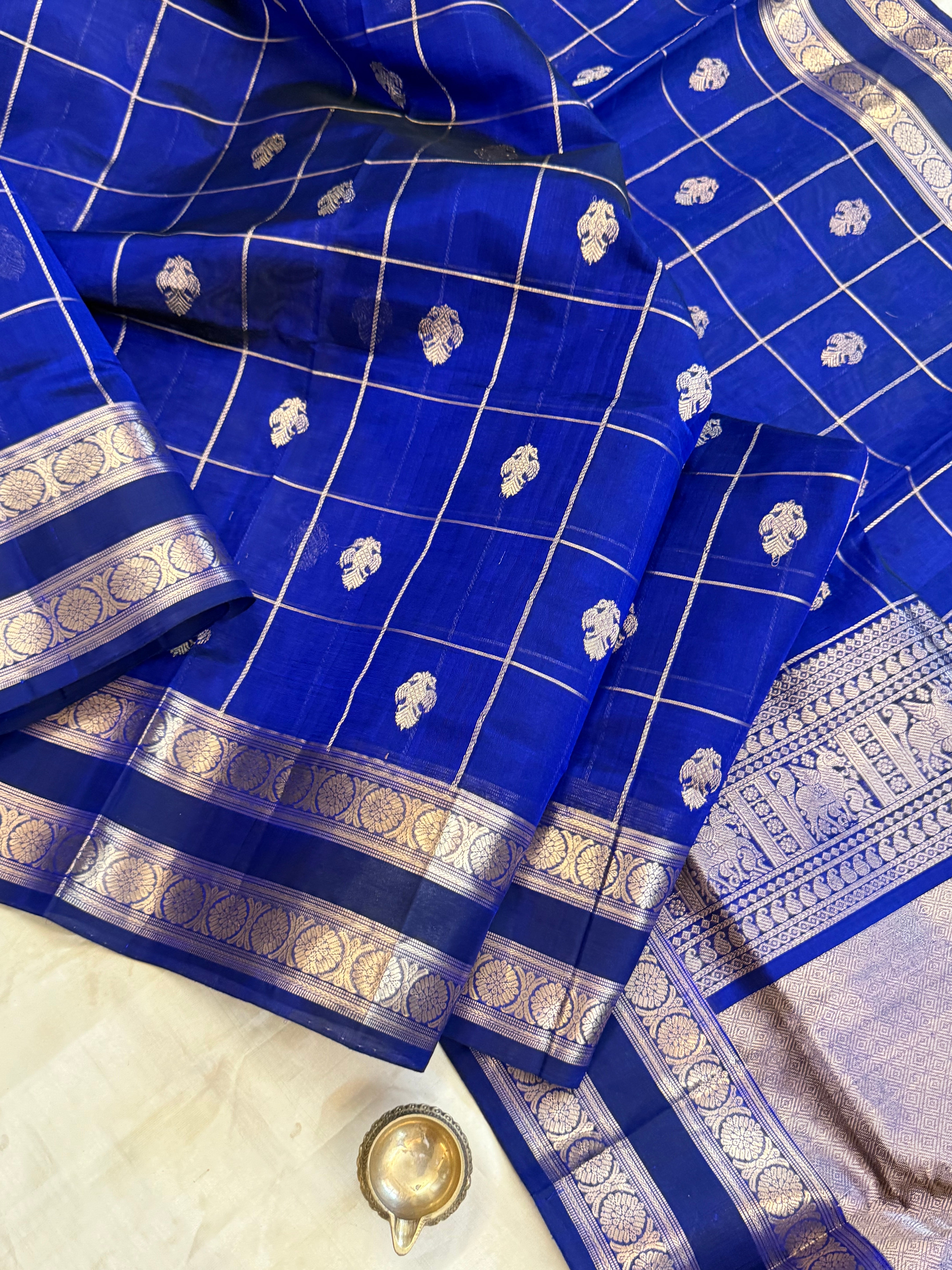 Royal blue Iruthalaipakshi kattam butta / Silk Cotton
