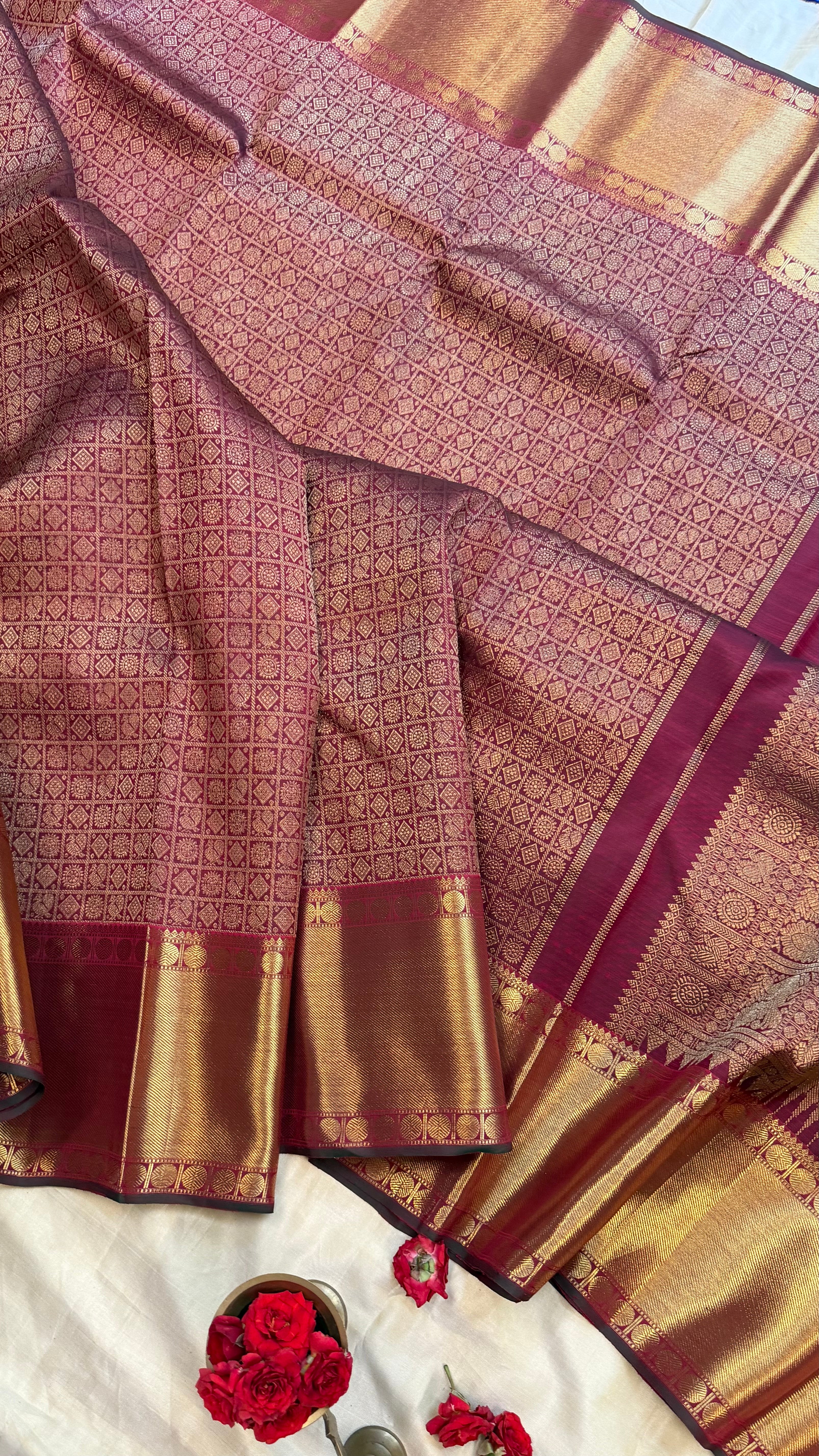 Double tone Paaku 1000 Butta / Kanjipuram Silk