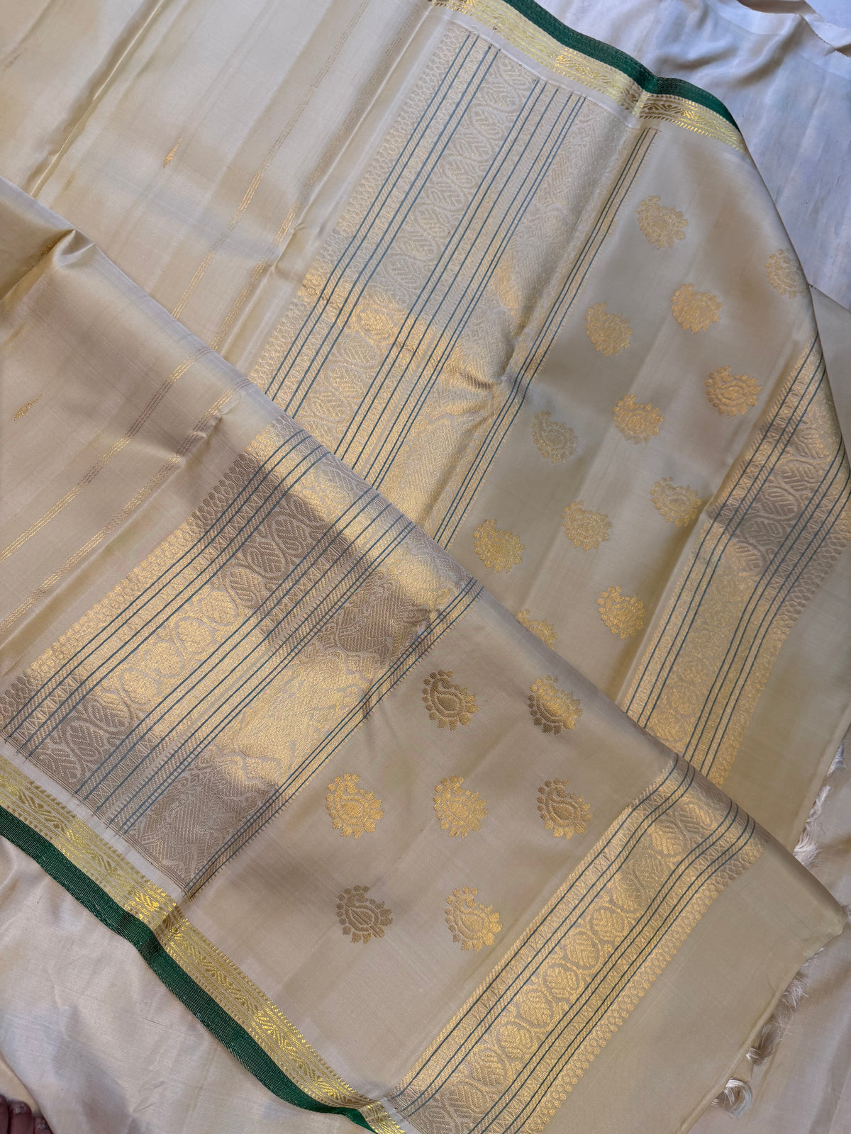 Off white Aarani pure silk saree/ clsa 12073