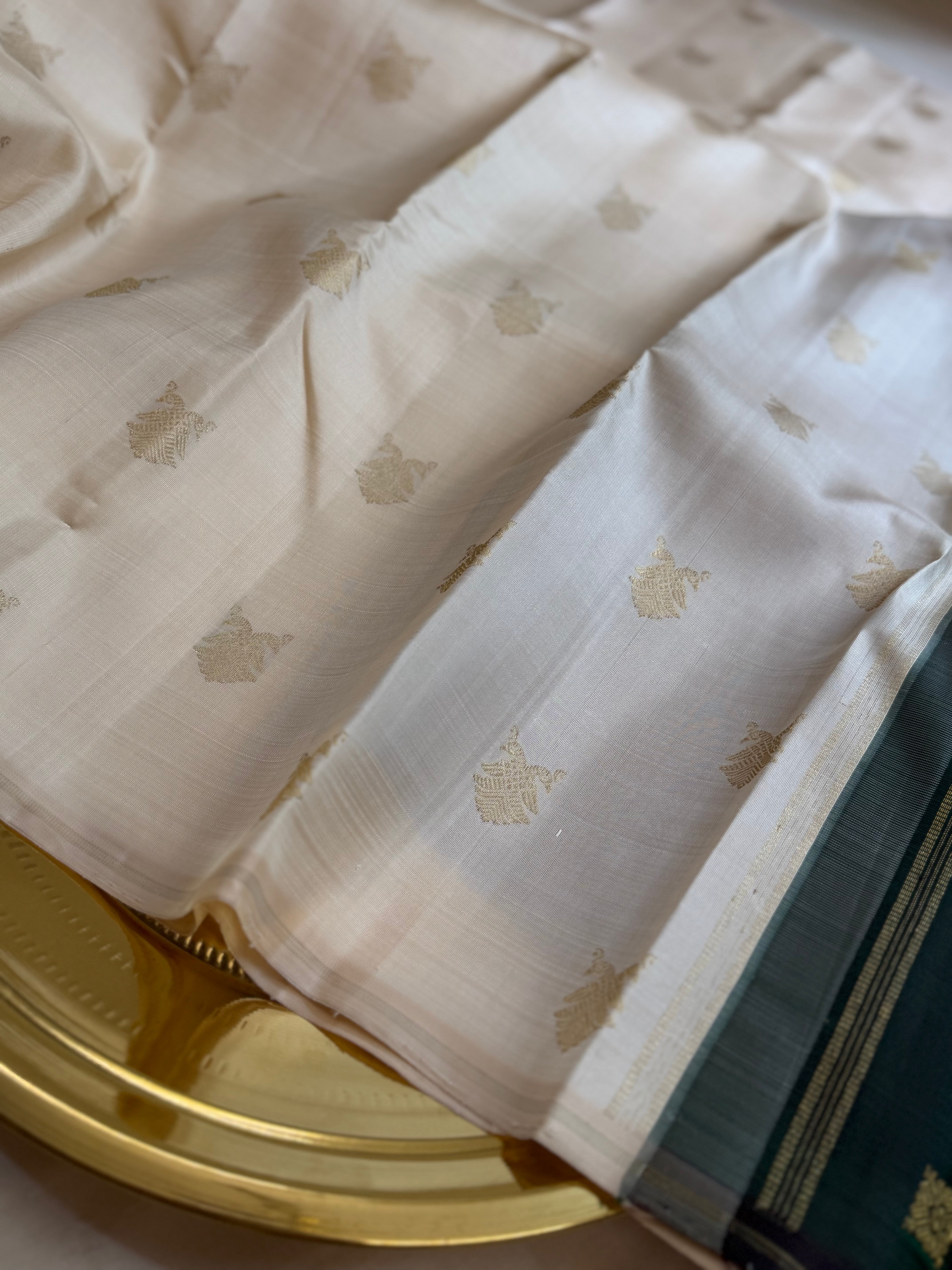 Malligai : off white retta palla pure Zari Kanjipuram silk