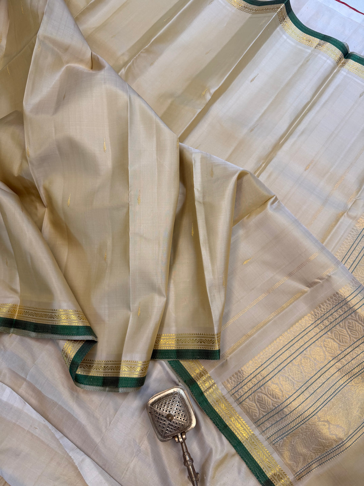 Off white Aarani pure silk saree/ clsa 12073