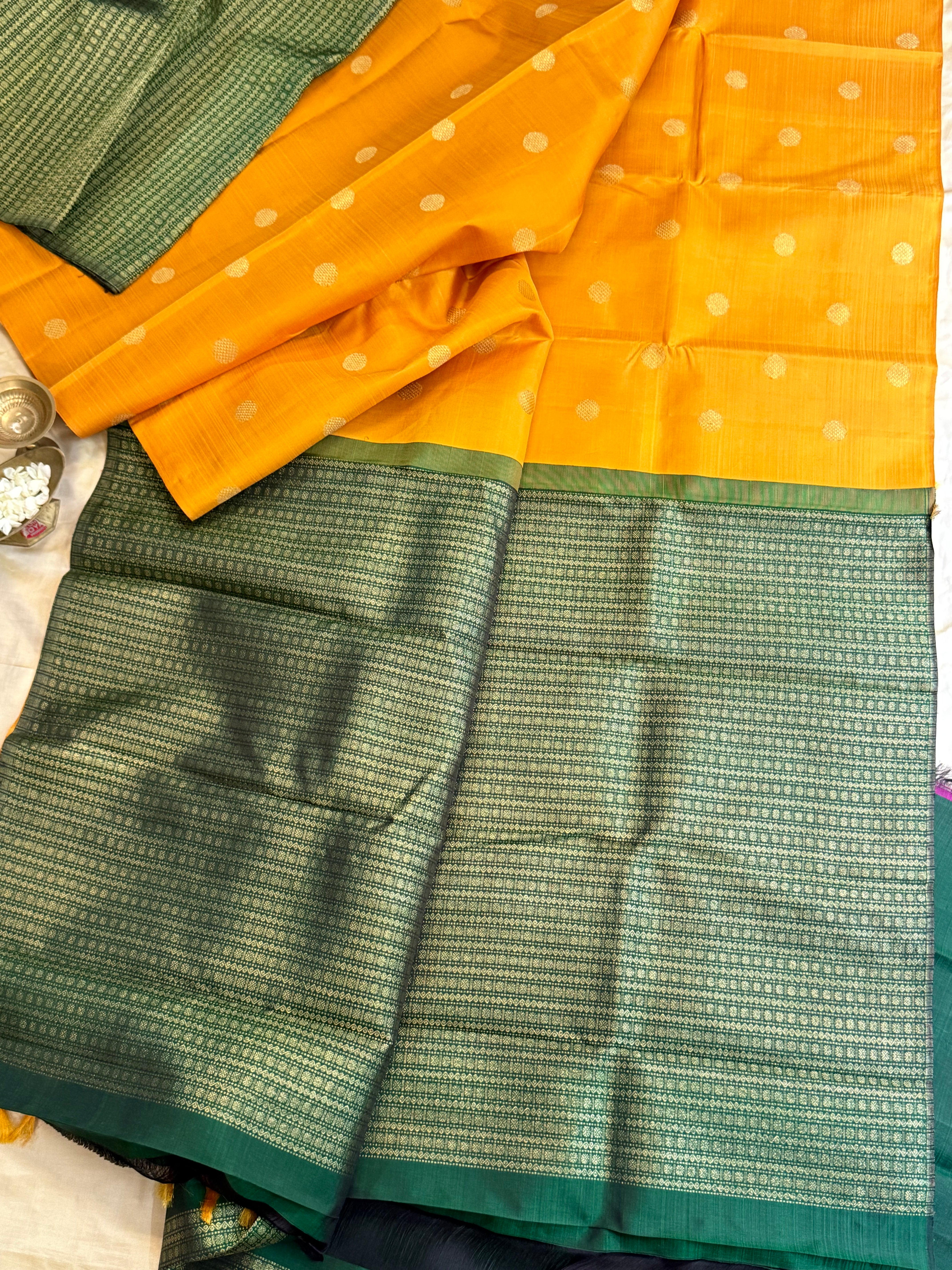 Golden yellow and green partly pallu / Kanjipuram silk