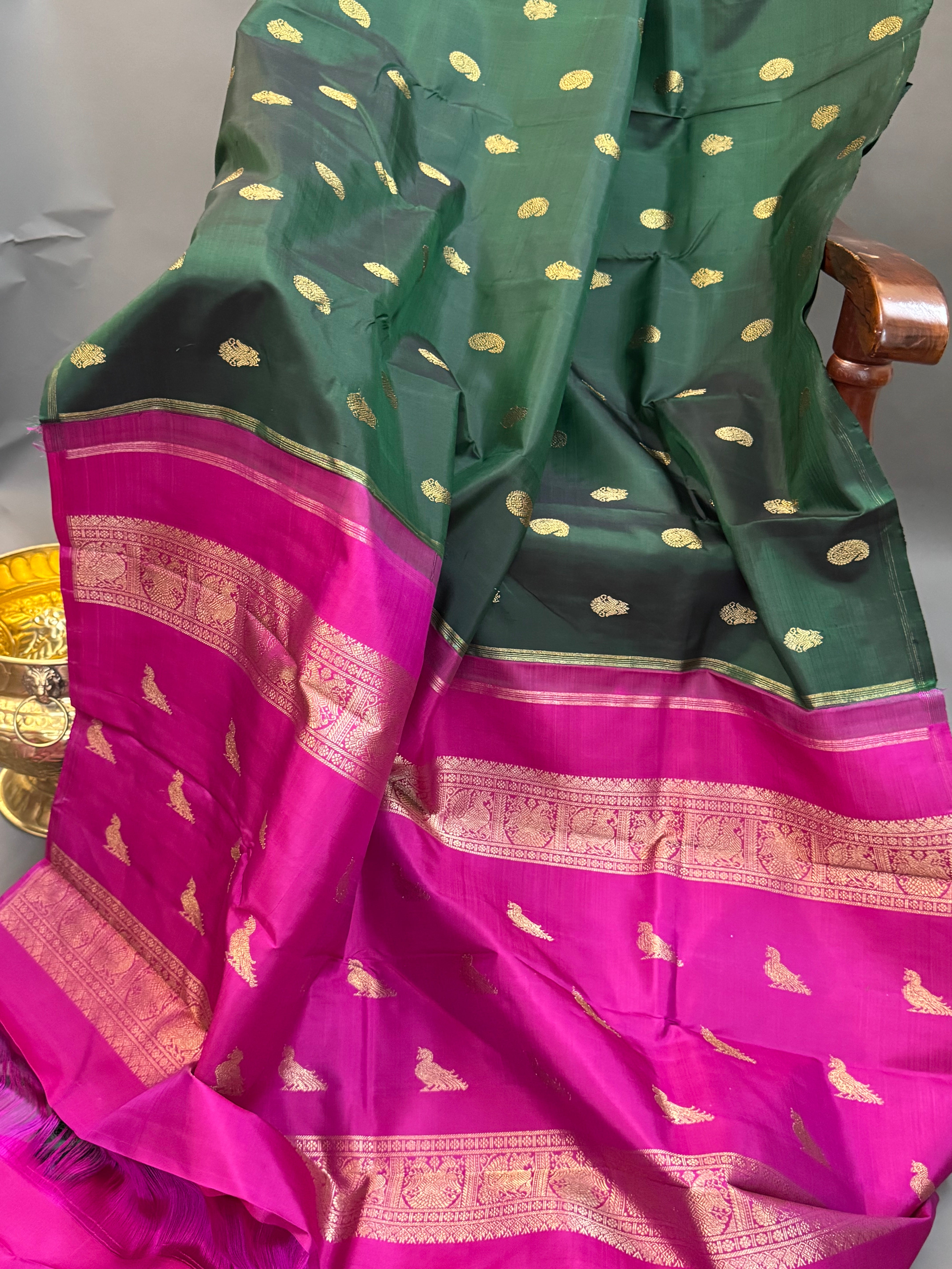 Dark green Butta Borderless kanjipuram silk saree