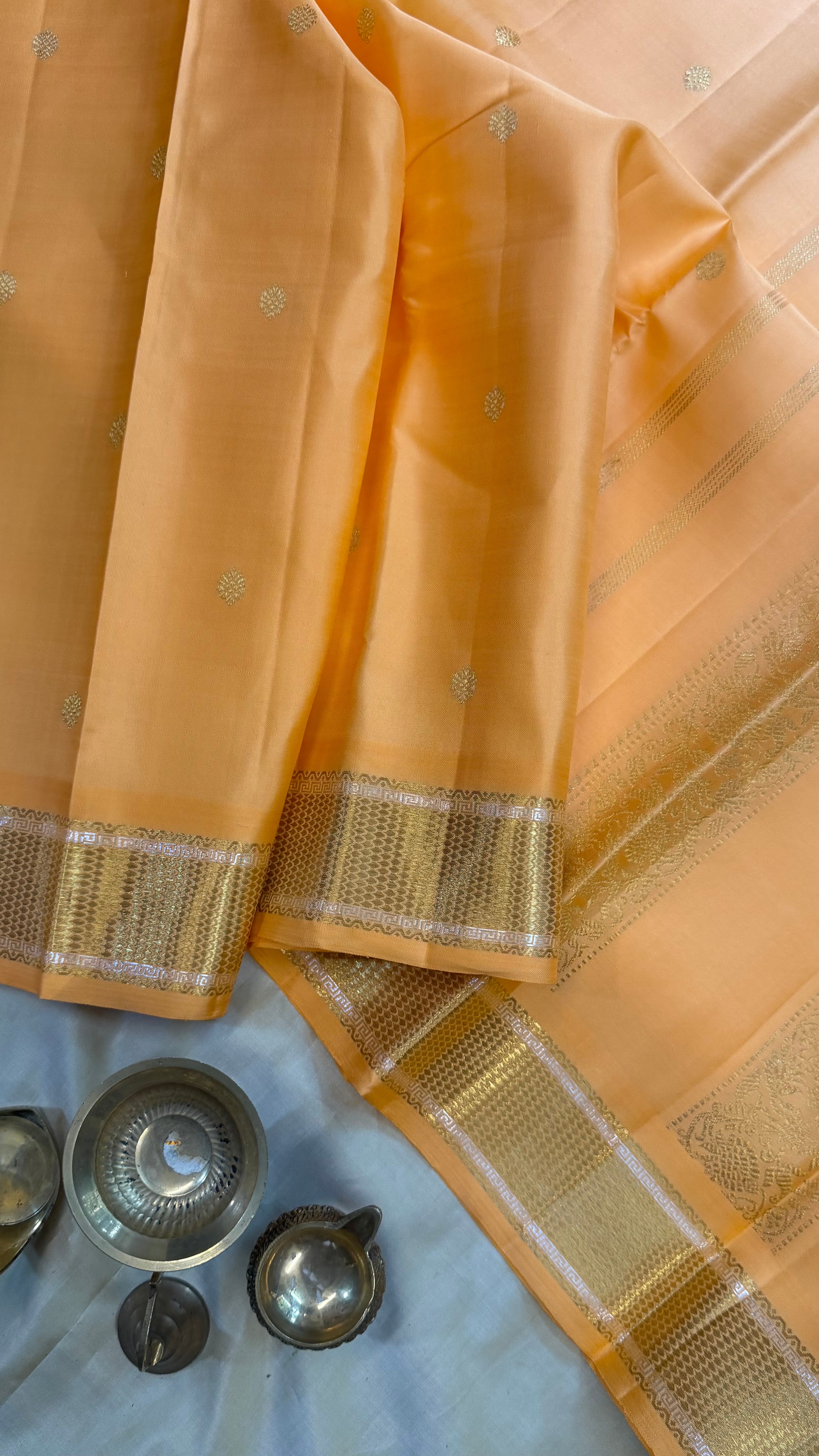Light peachish kanagambaram shade master weaver / Kanjipuram silk
