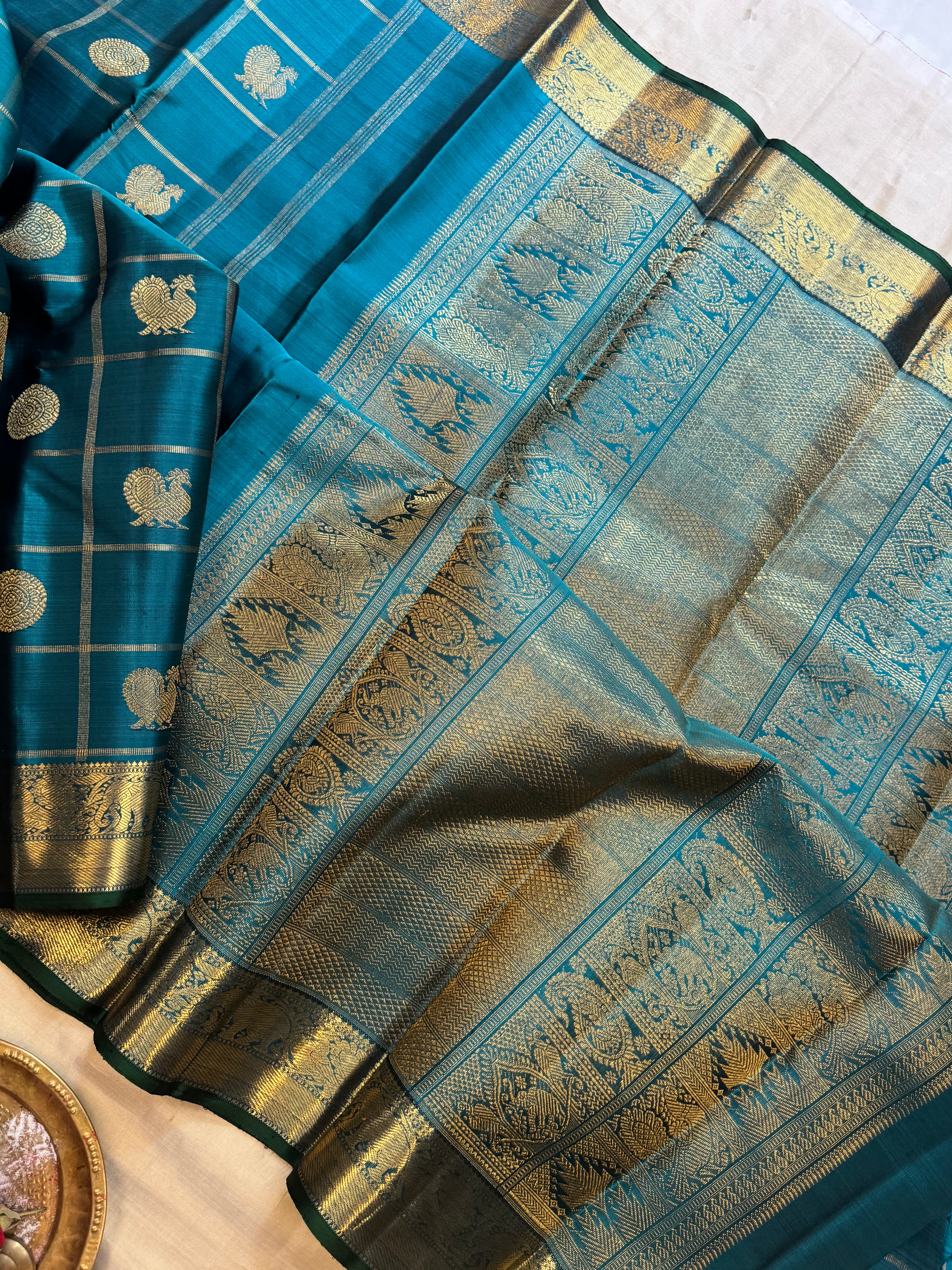 Teal kattam Butta / Bridal edit kanjipuram silk