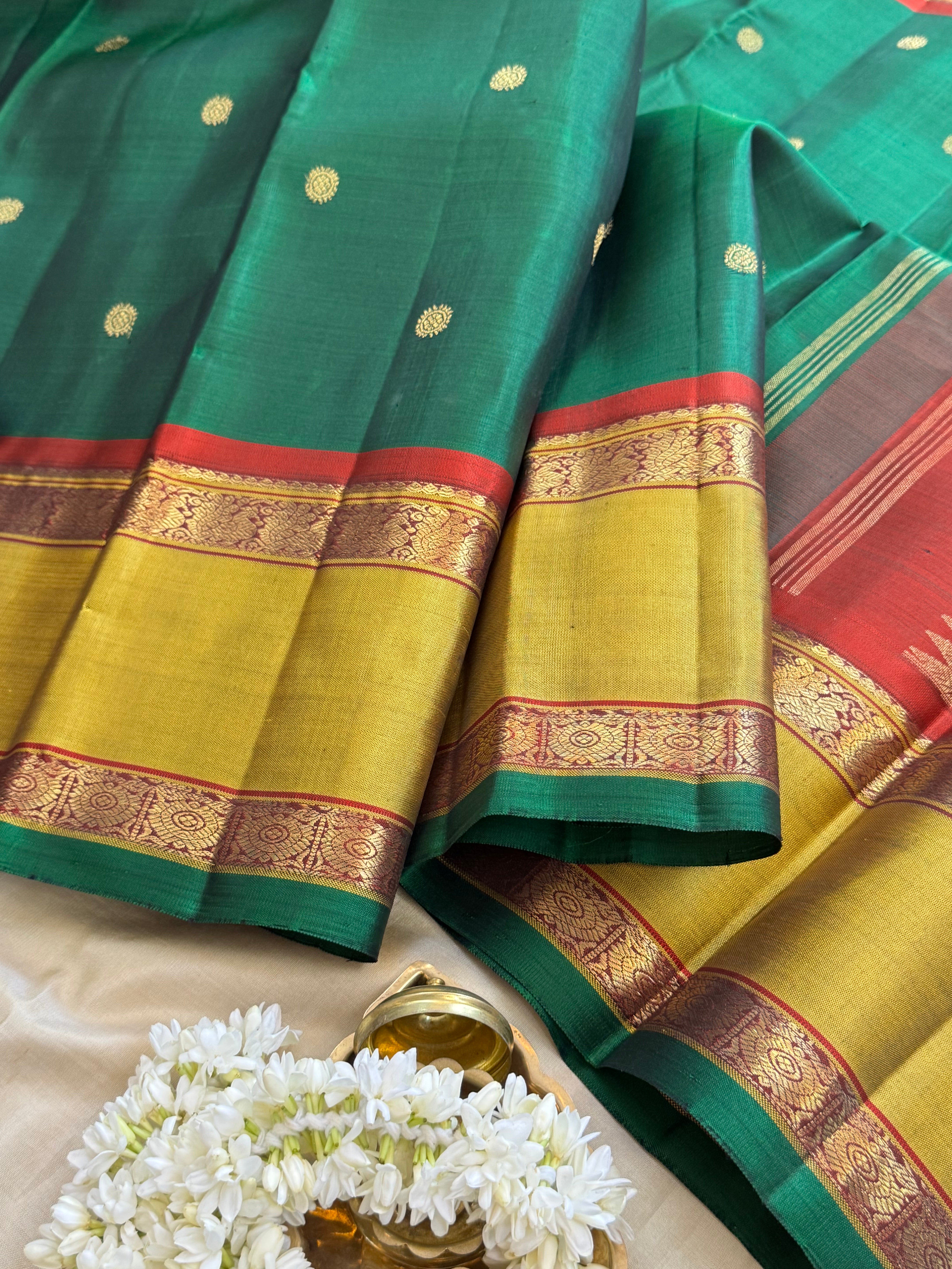 Forest green body chakram Butta rette pet border / kanjipuram silk CLSA10458