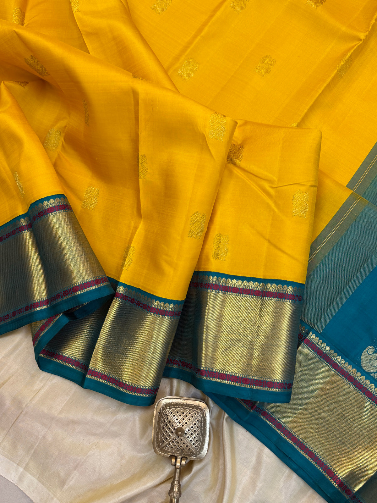 Yellow Zari butta and Korvai mayilkazhuthu/Aarani silk saree clsa 11123