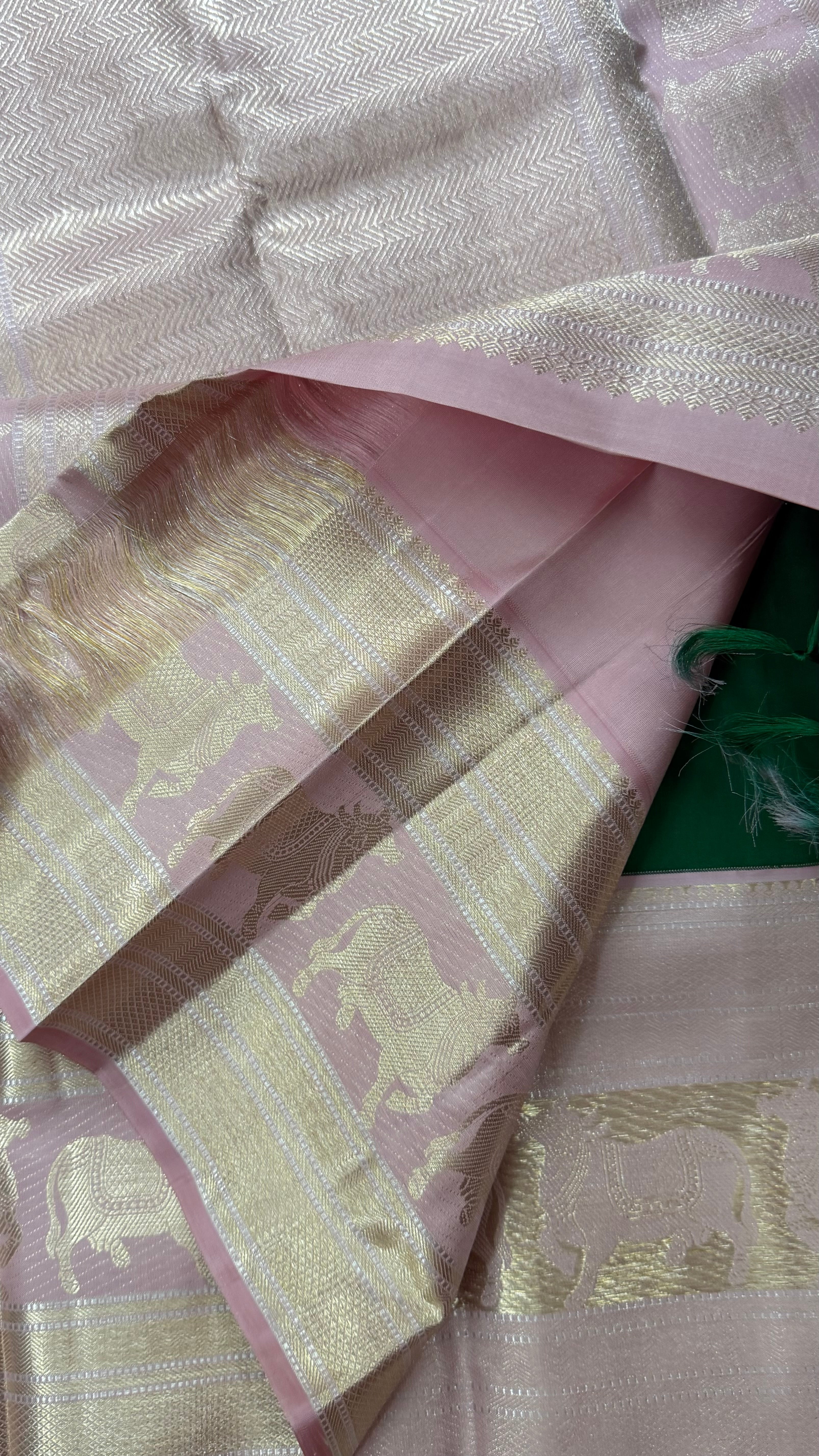 Amoha : Green with pink Korvai Kanjipuram silk 9090CL