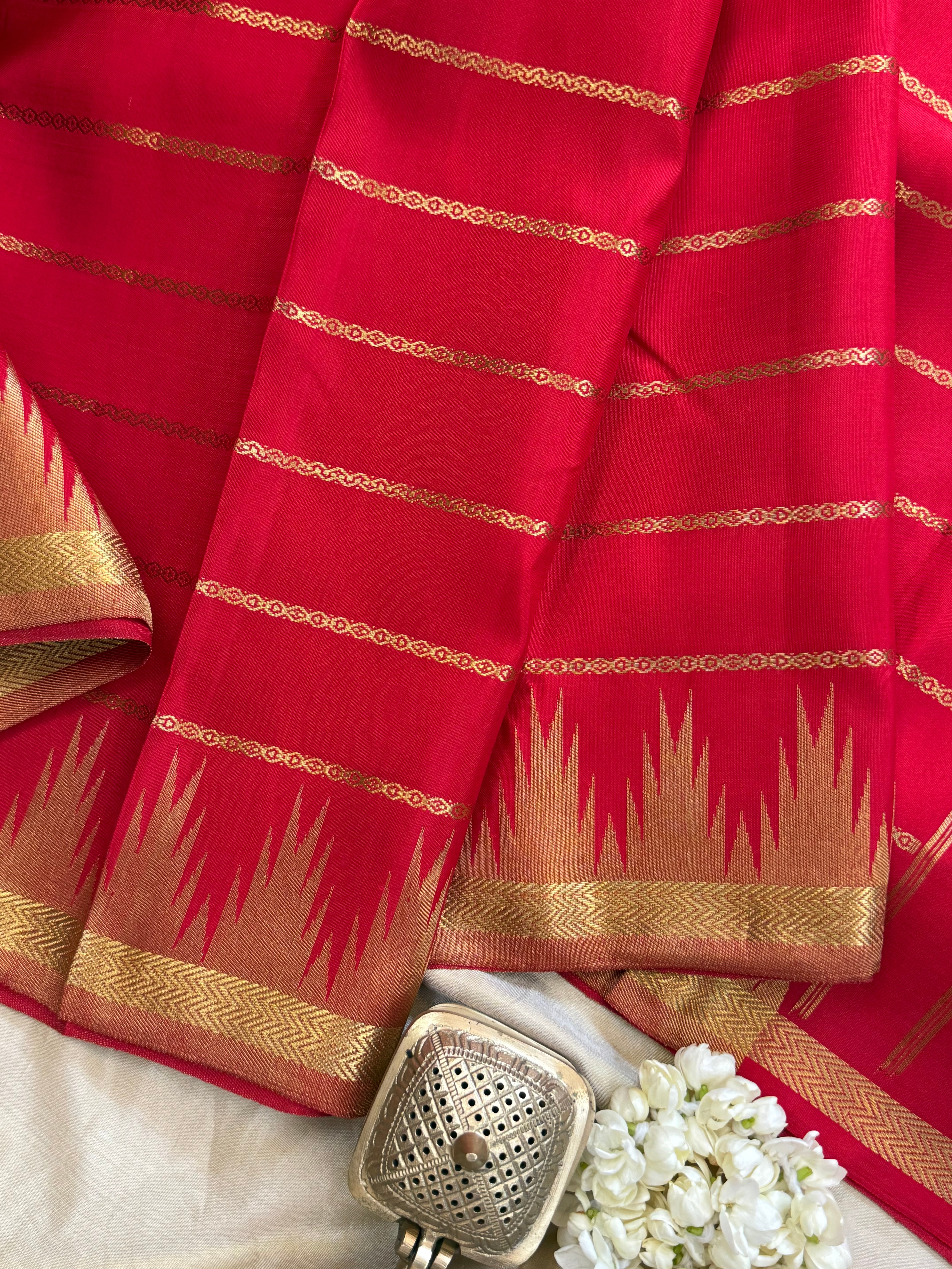 Red veldhari temple border/ Kanjipuram silk CL2166