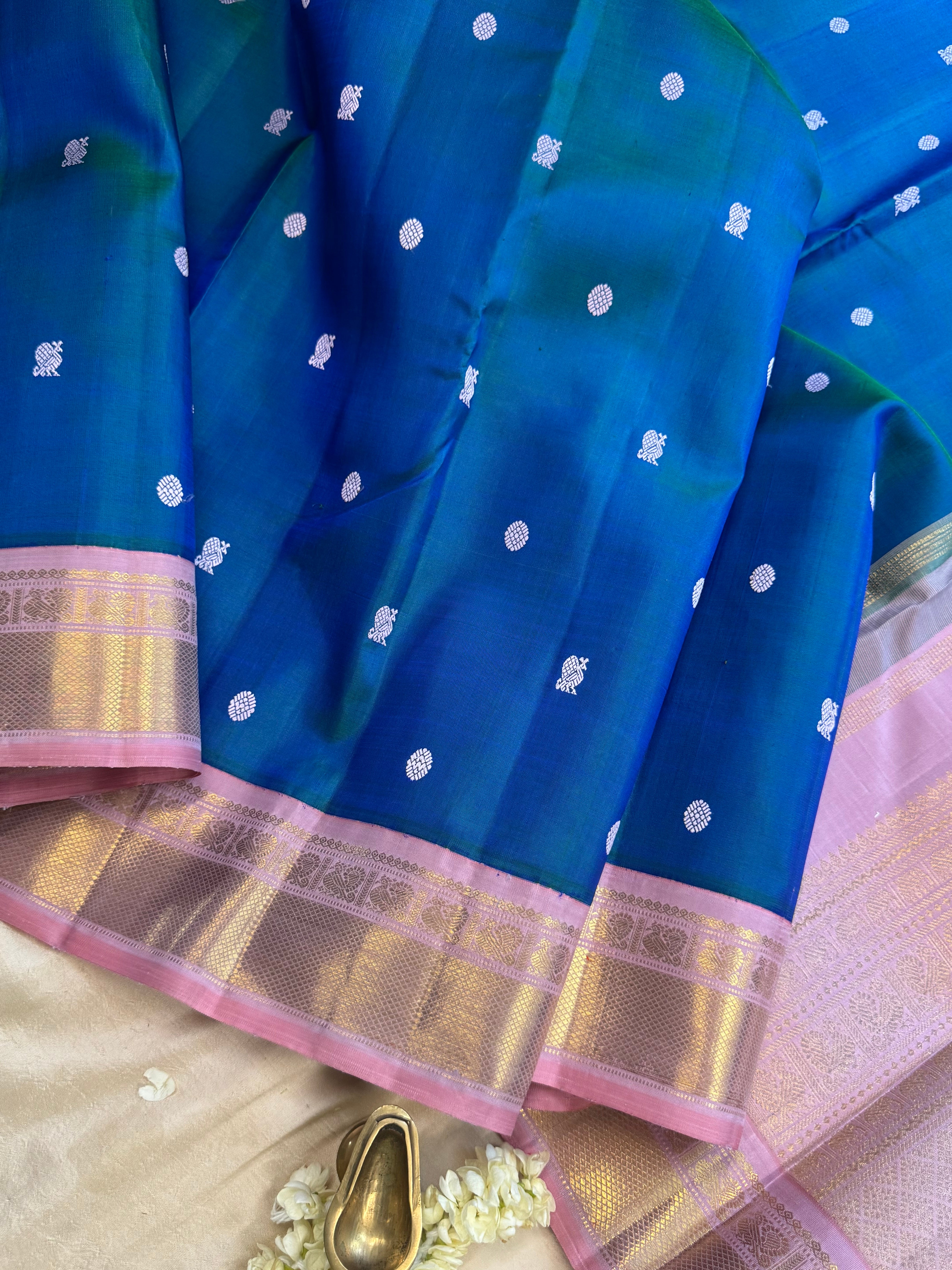 Mayilkazhuthu kai korvai / kanjipuram silk