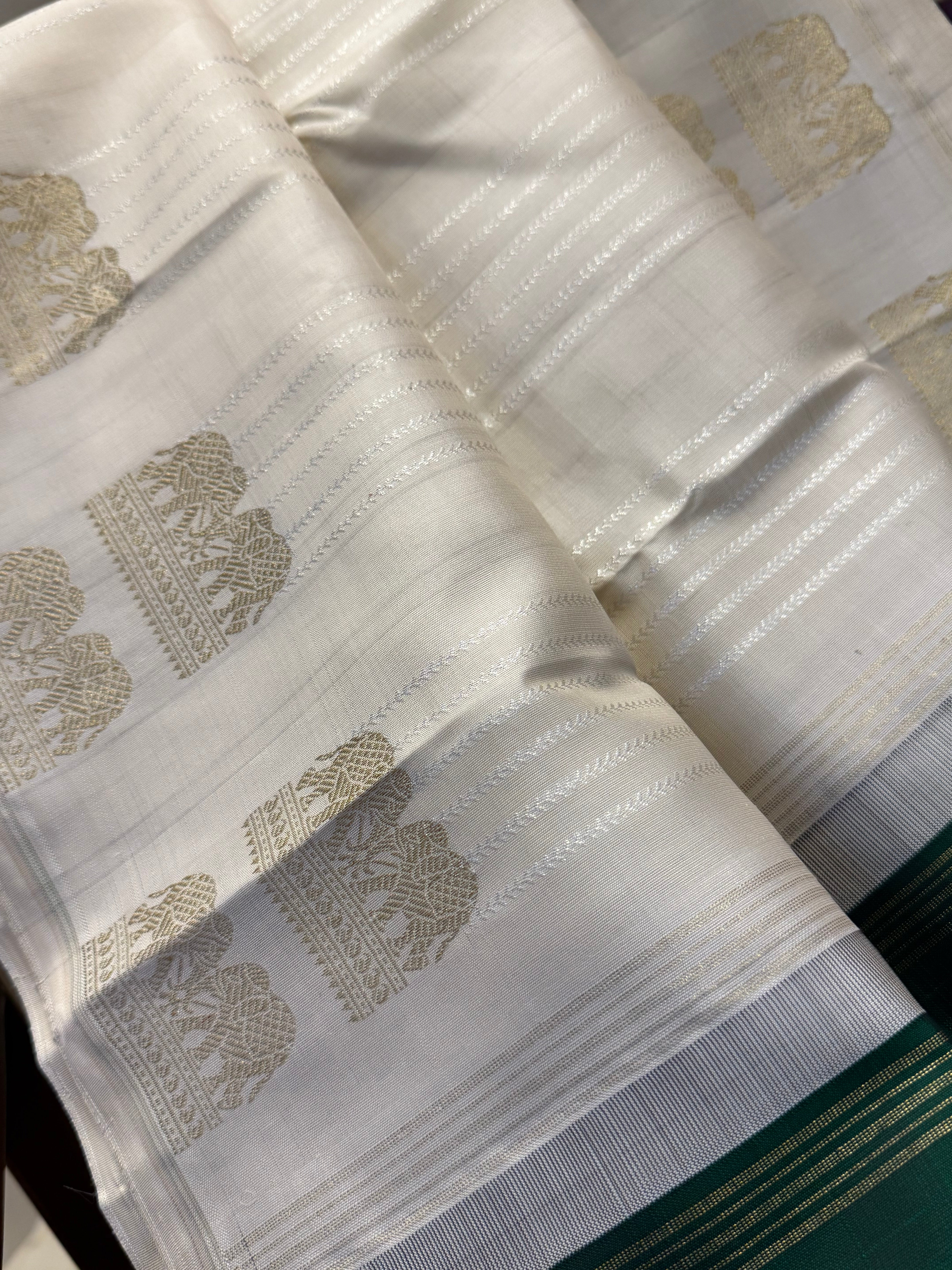 Offwhite border jodi yannai butta double color pallu / Kanjipuram silk CL9979