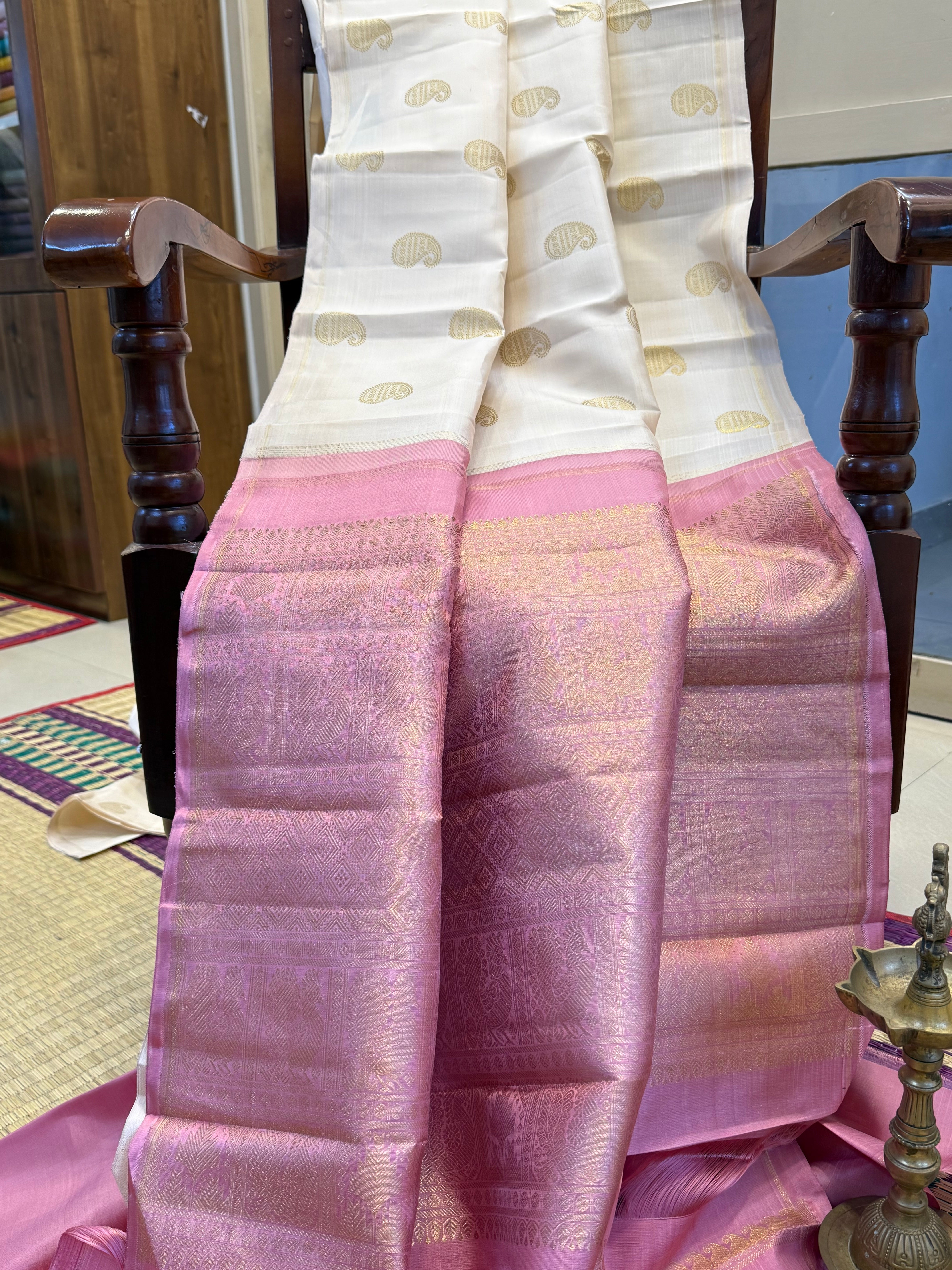 Offwhite manga butta borderless / Kanjipuram silk CL9965
