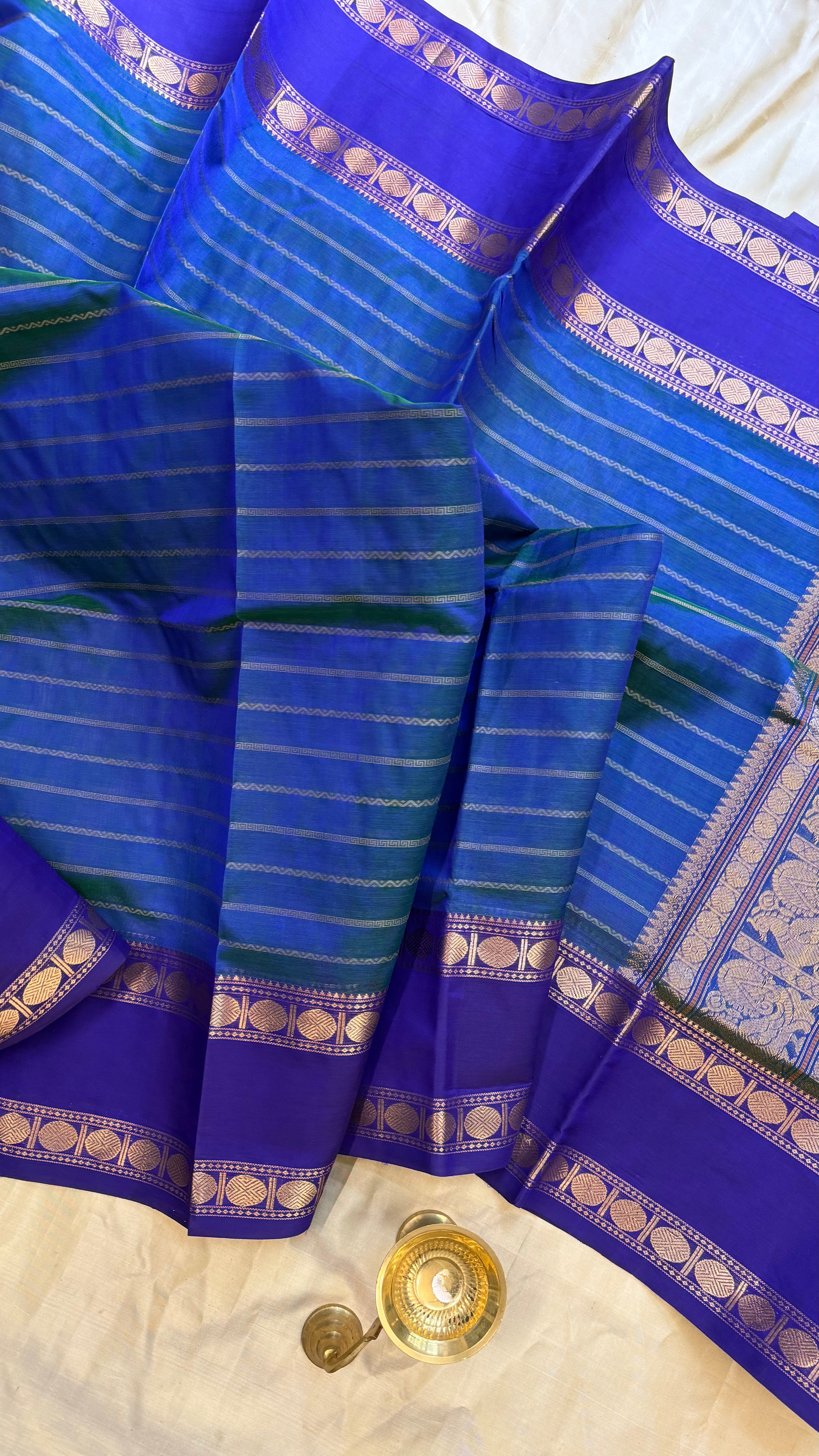 Blue and pure veldhari rettapet border/ Silk Cotton
