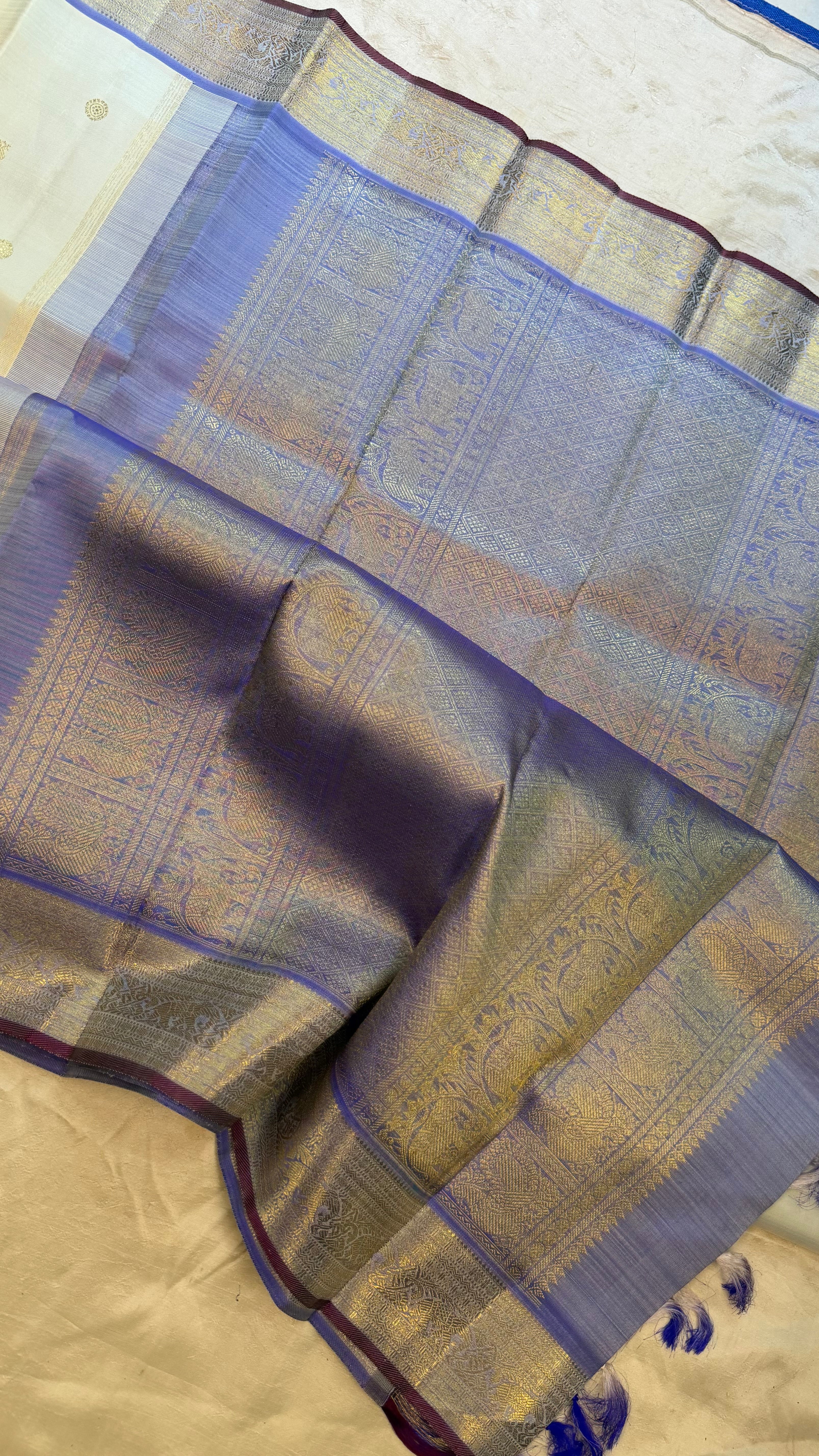 Venpattu series lavender border/ Kanjipuram sarees