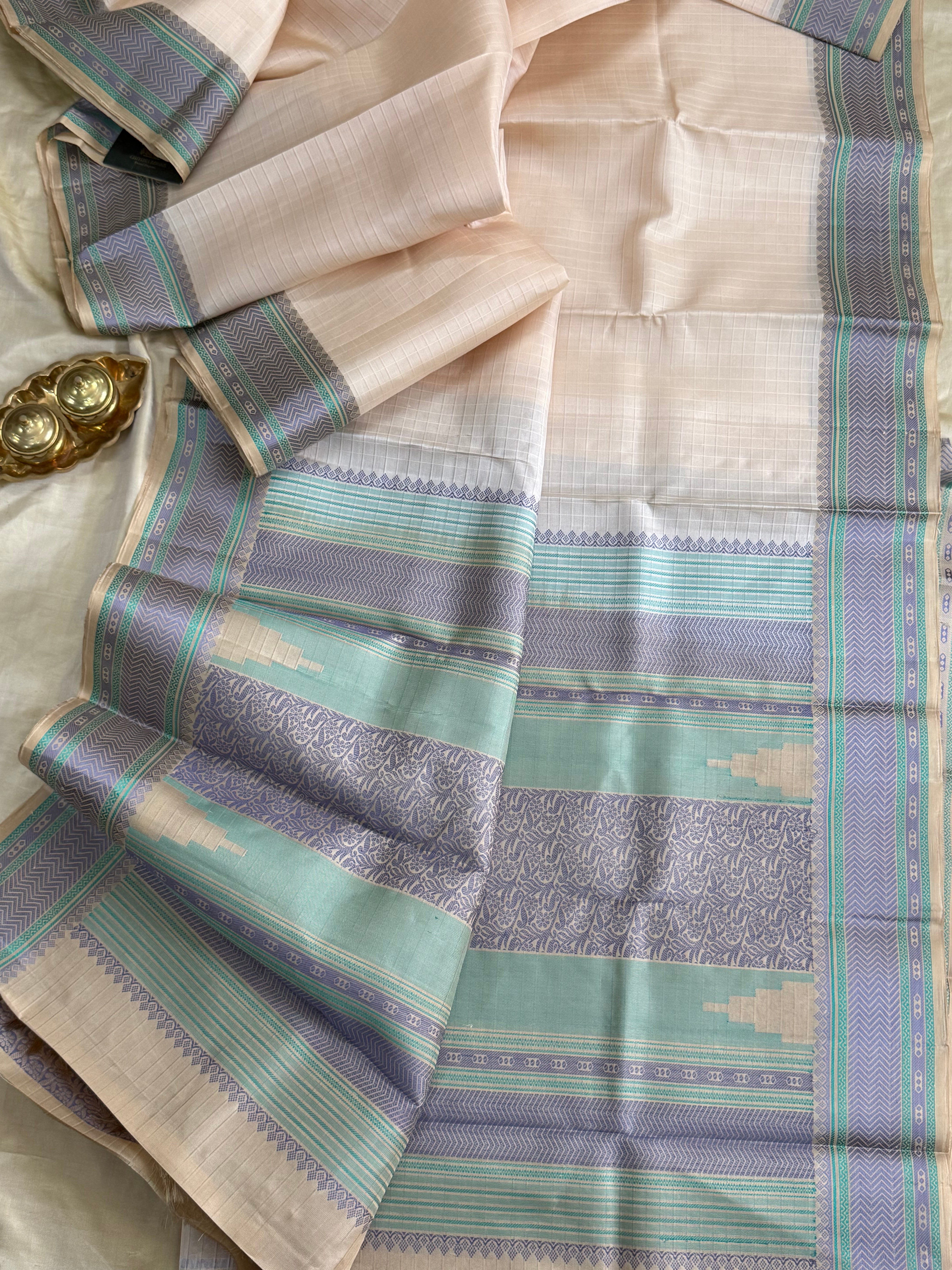 Creme kattam / Varnangal Soft Silk CL6545