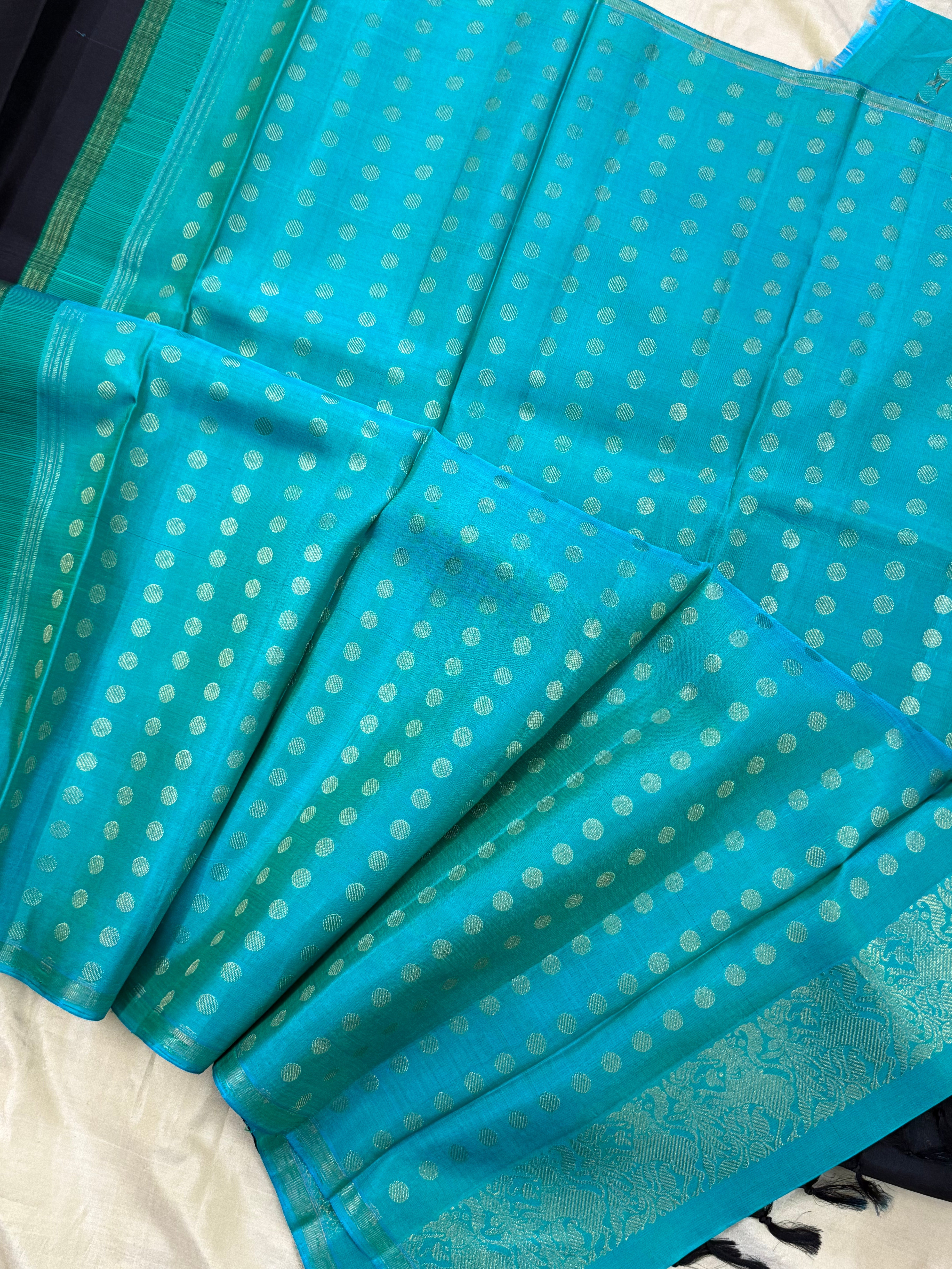 Black and turquoise blue pallu / Kanjipuram silk CL2349