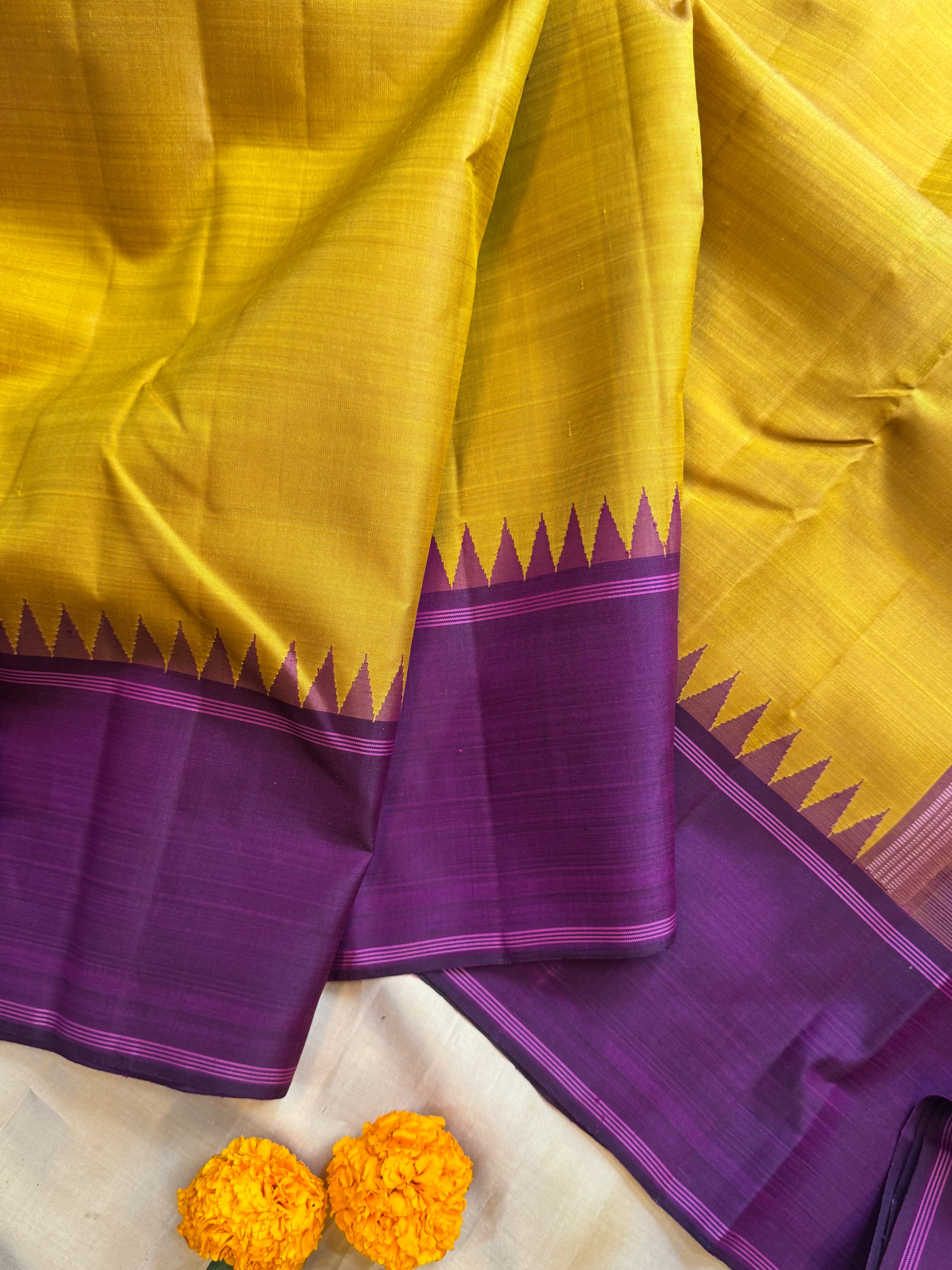Vendayam Manjal Ganga Jamuna korvai / Arani silk