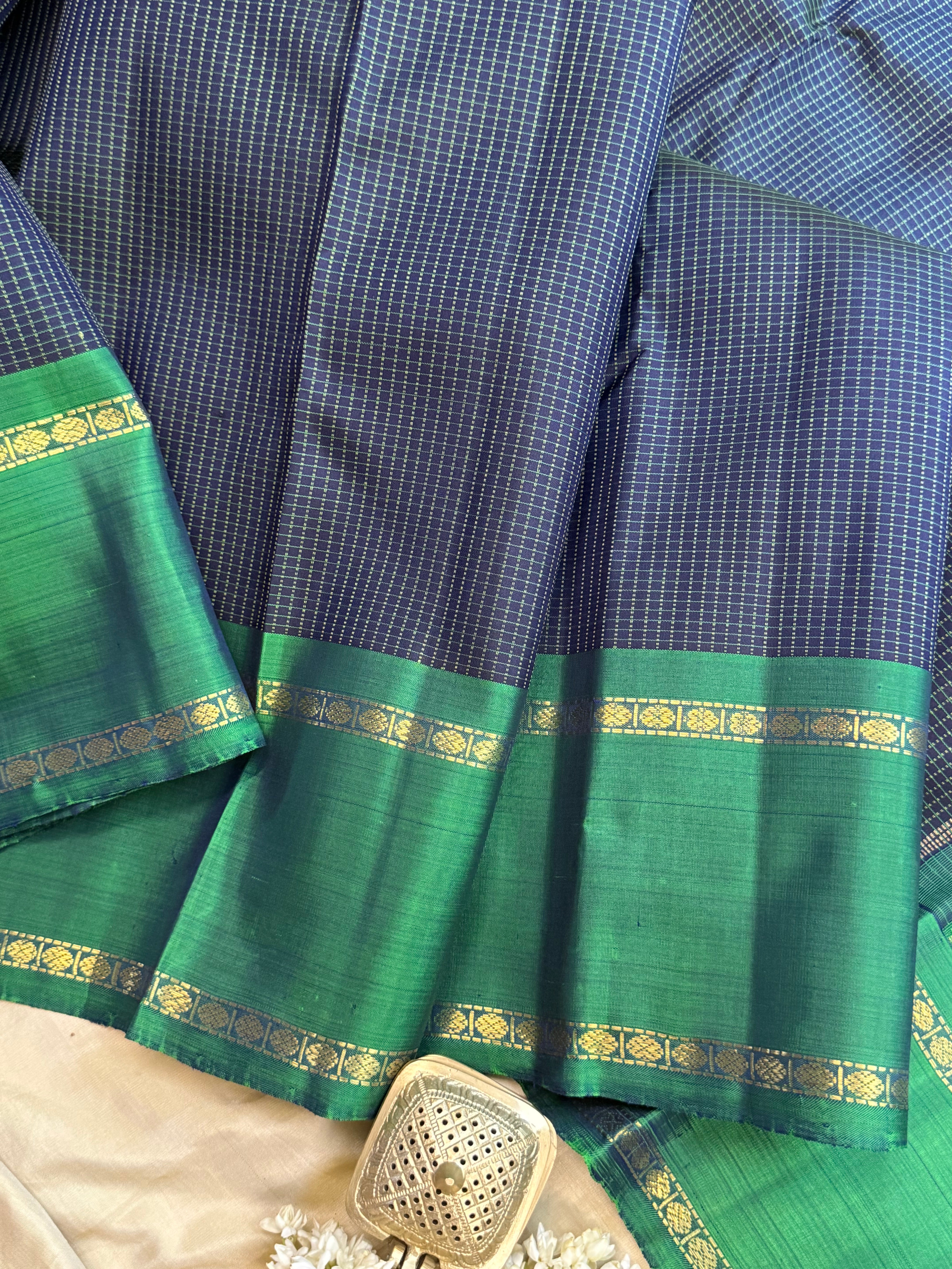 Deep blue kattam and green rettapet border / Kanjipuram silk
