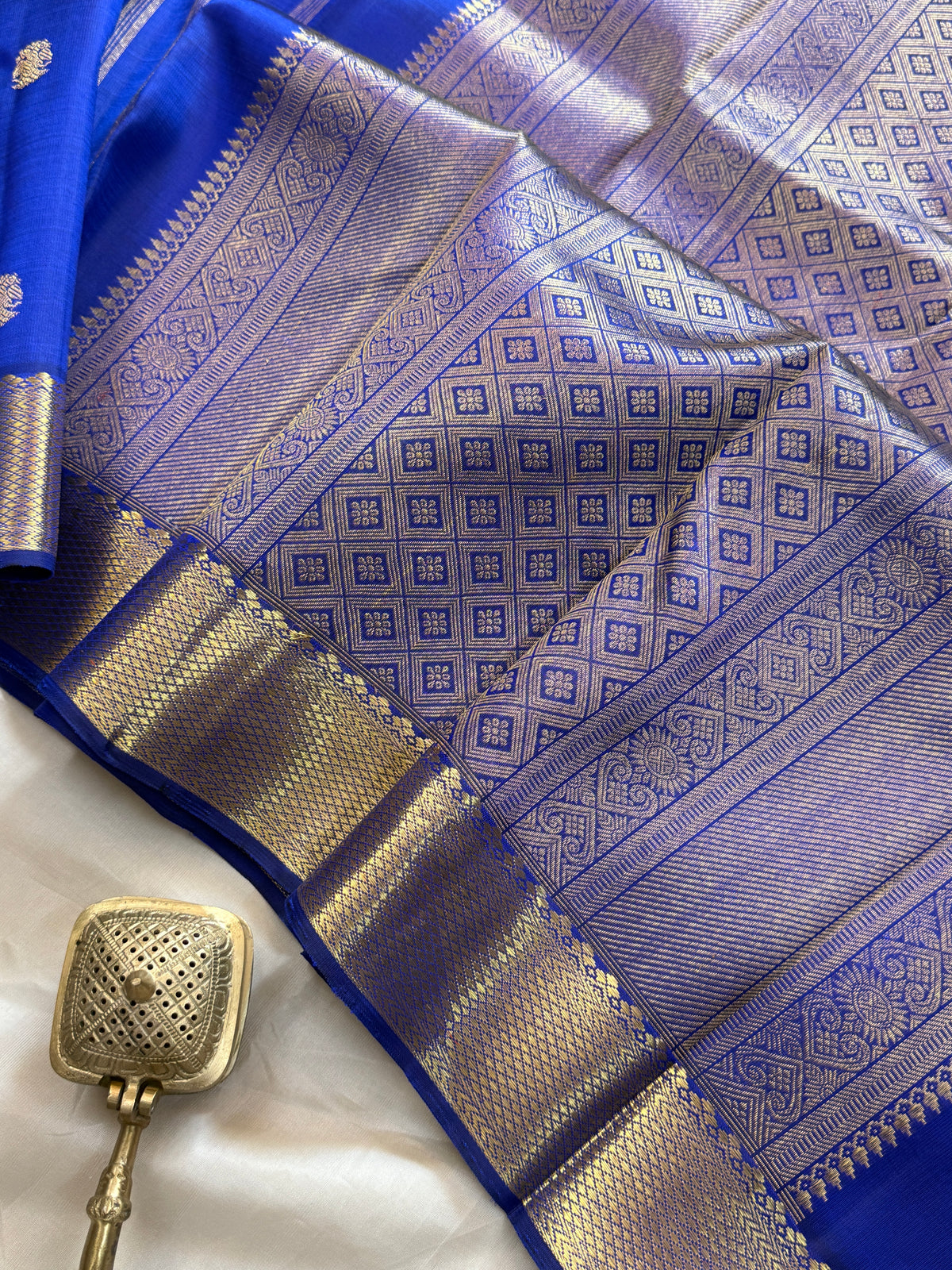 Blue - Day 3 Navarthri colour pure Zari Kanjipuram silk / getti border and Butta clsa 11748