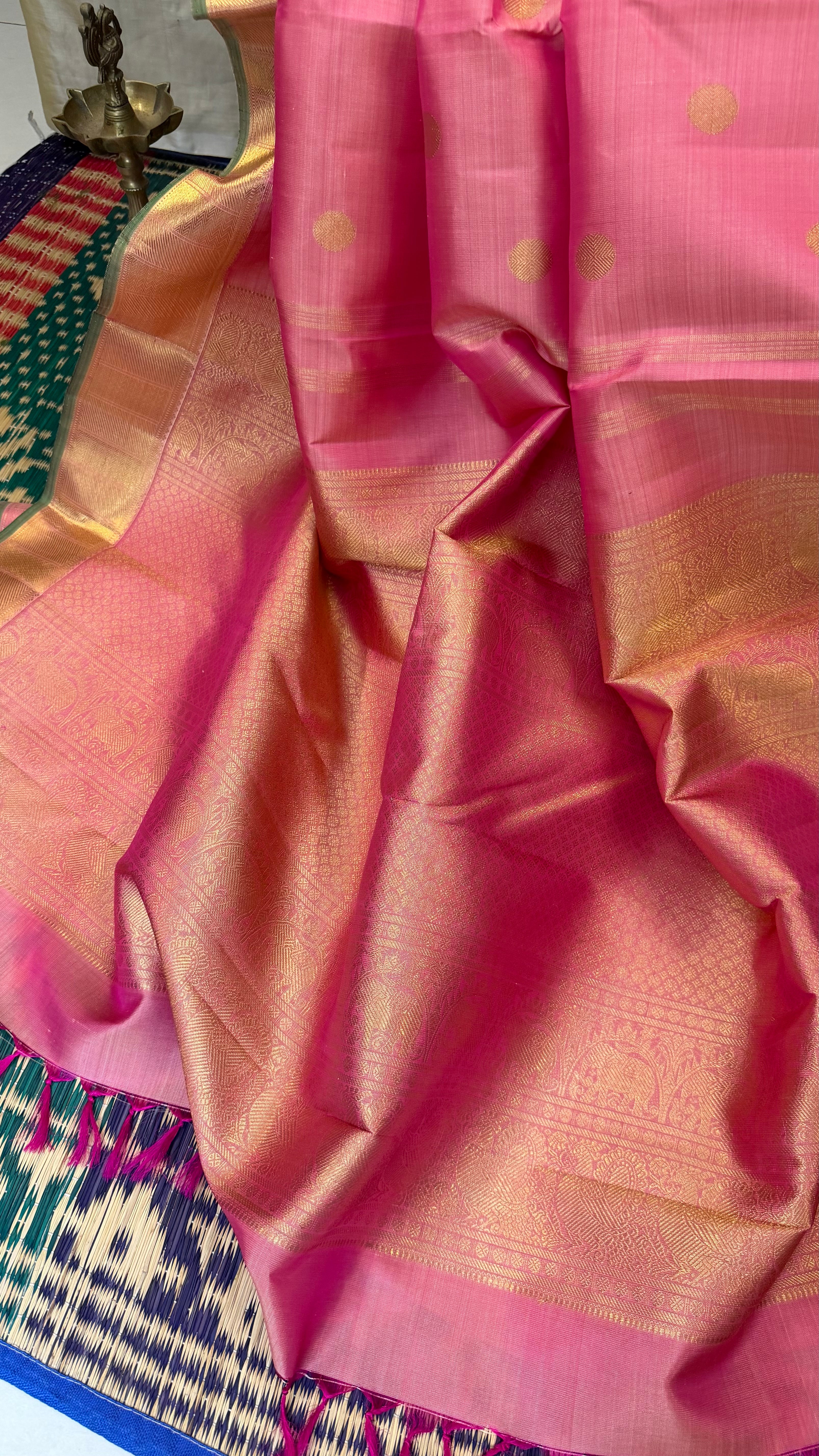 Swapnam : onion pink coin Butta / Kanjipuram silk
