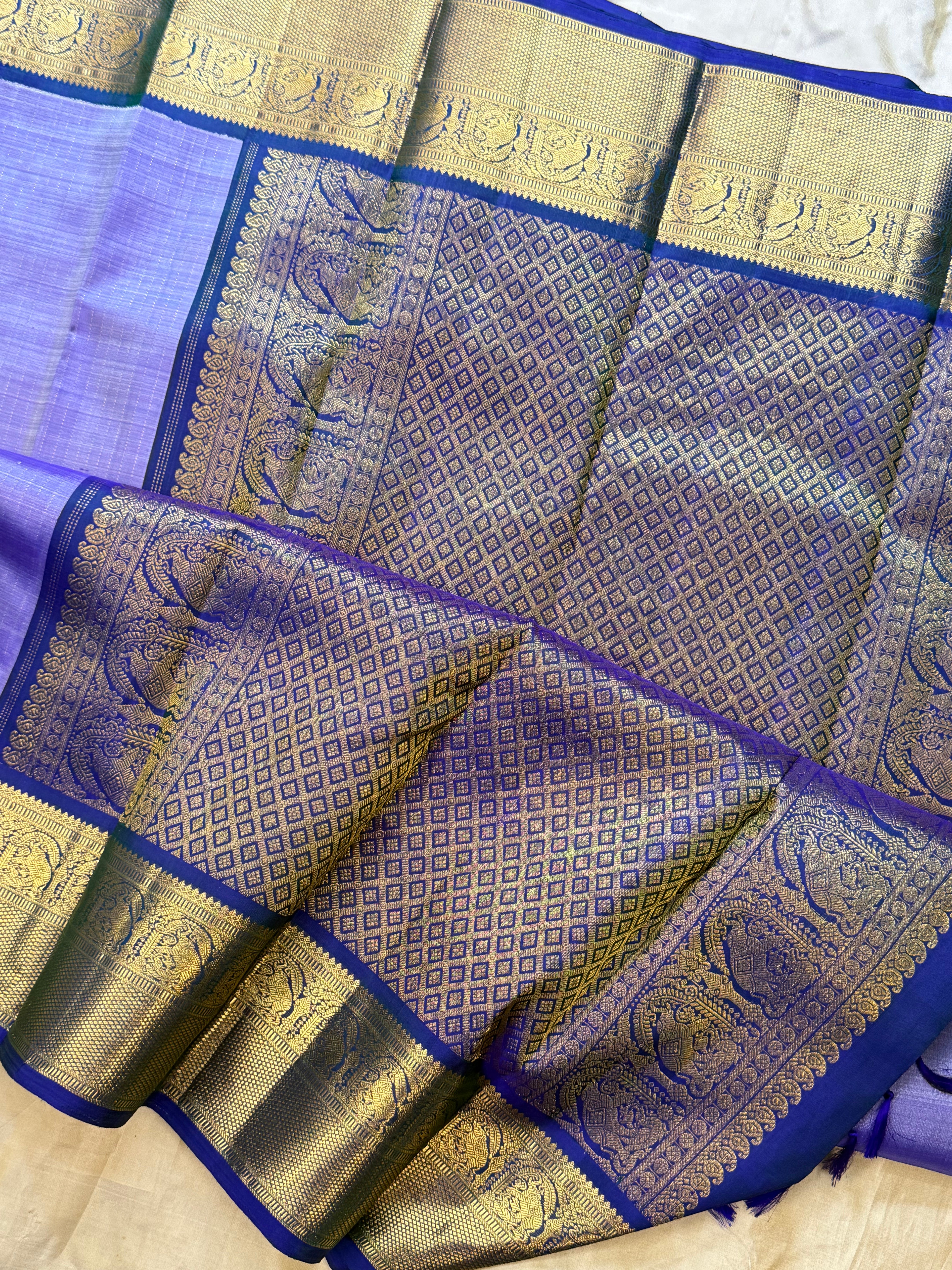 Lavender zari stripes and mayilkazhuthu blue border / Arani silk CL10110