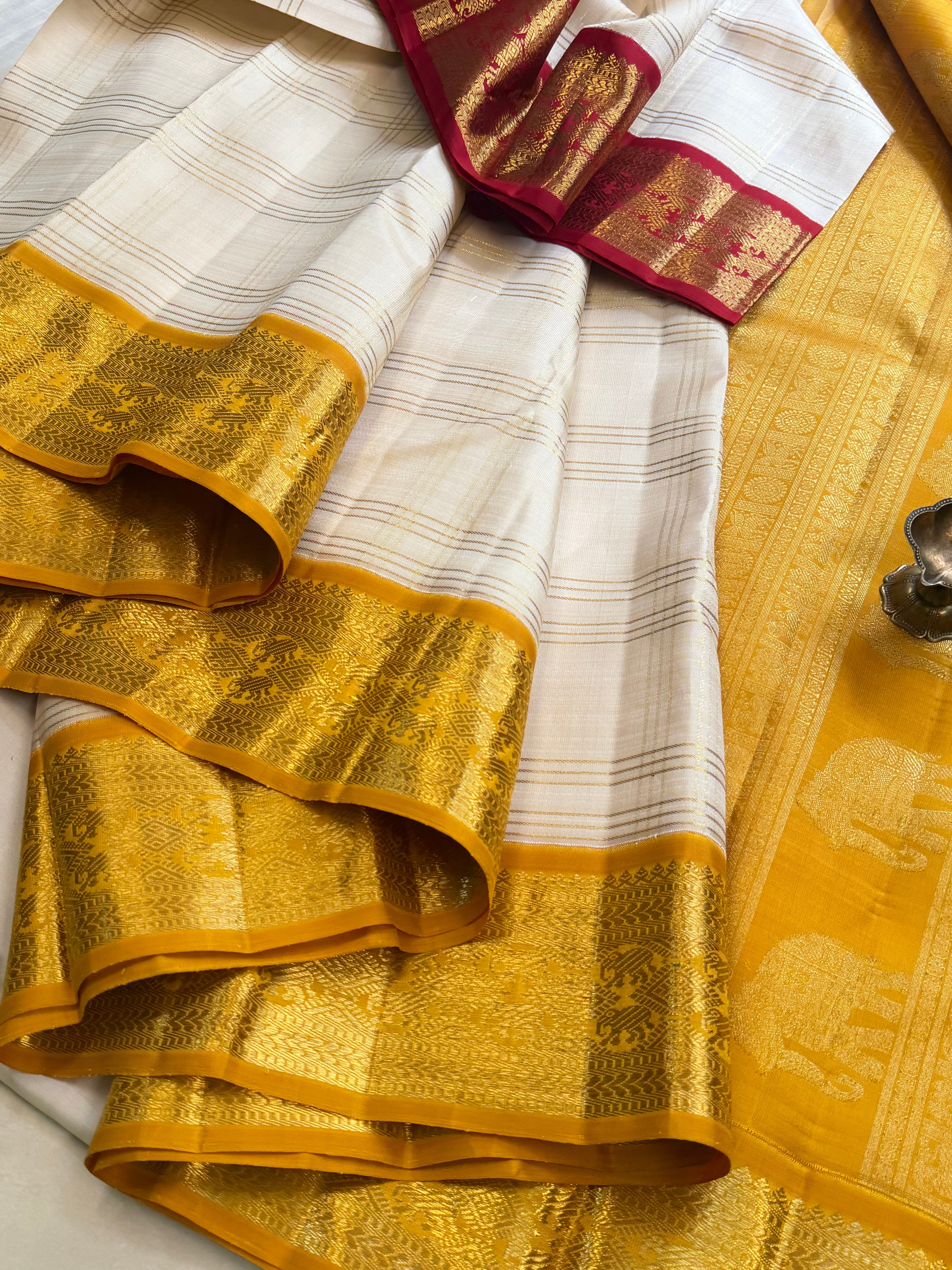 Malligai : off white Zari Kattam Ganga Jamuna pure Zari Kanjipuram silk