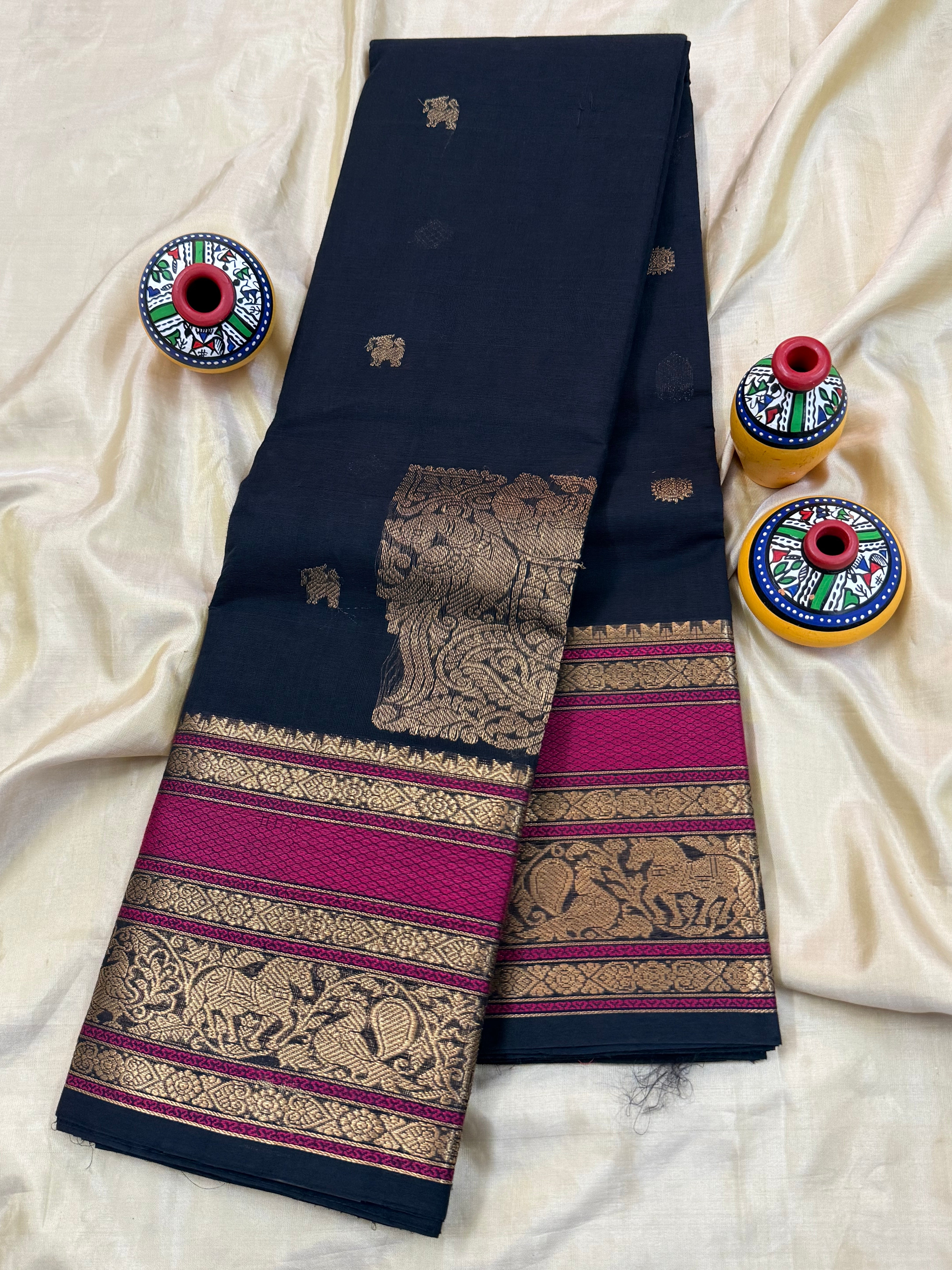 Black Iruthalaipakshi butta - corner pallu / Kanchi Cotton