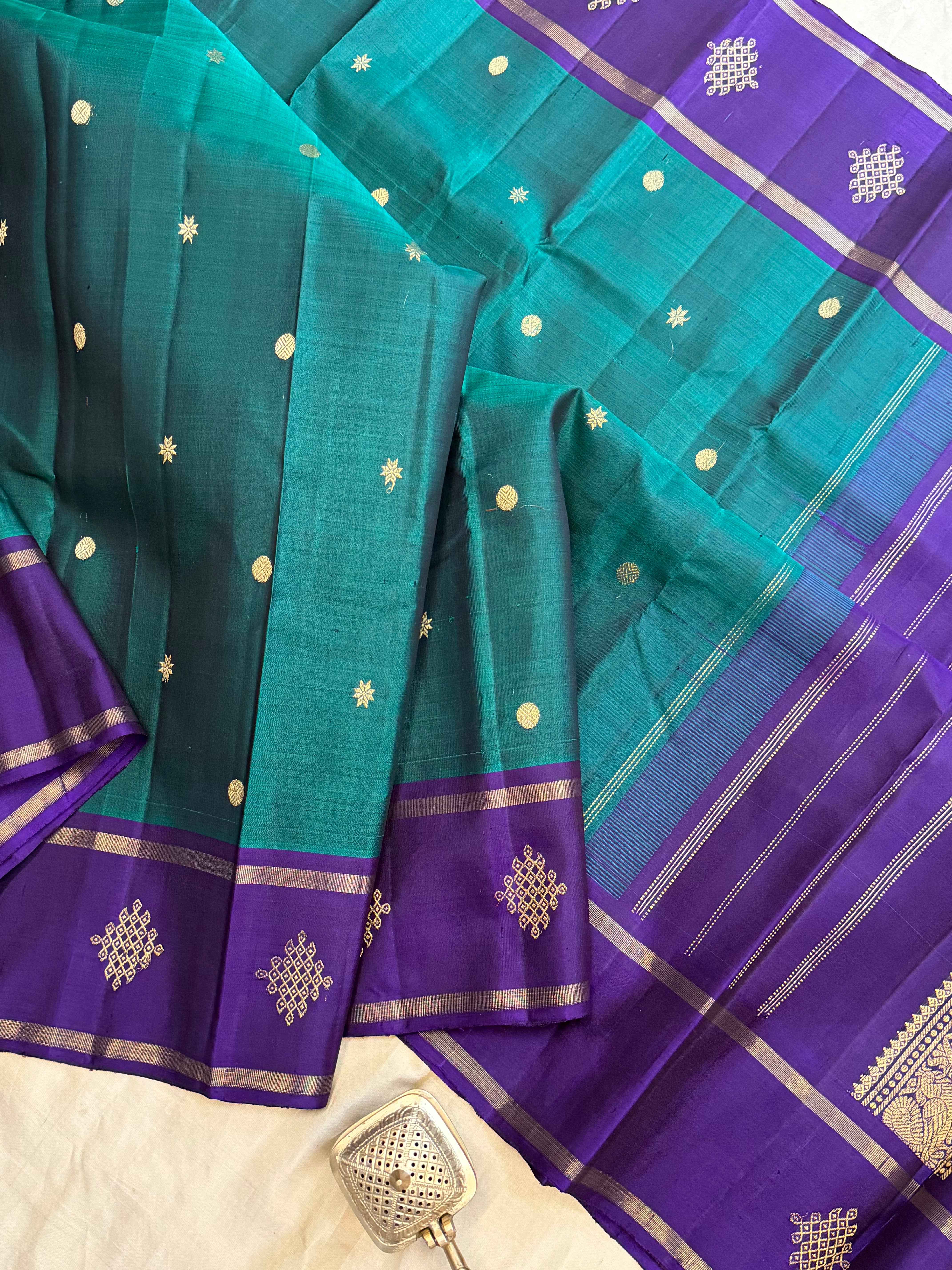 Permam : Emerald green Kolam border / Kanjipuram silk CL9367