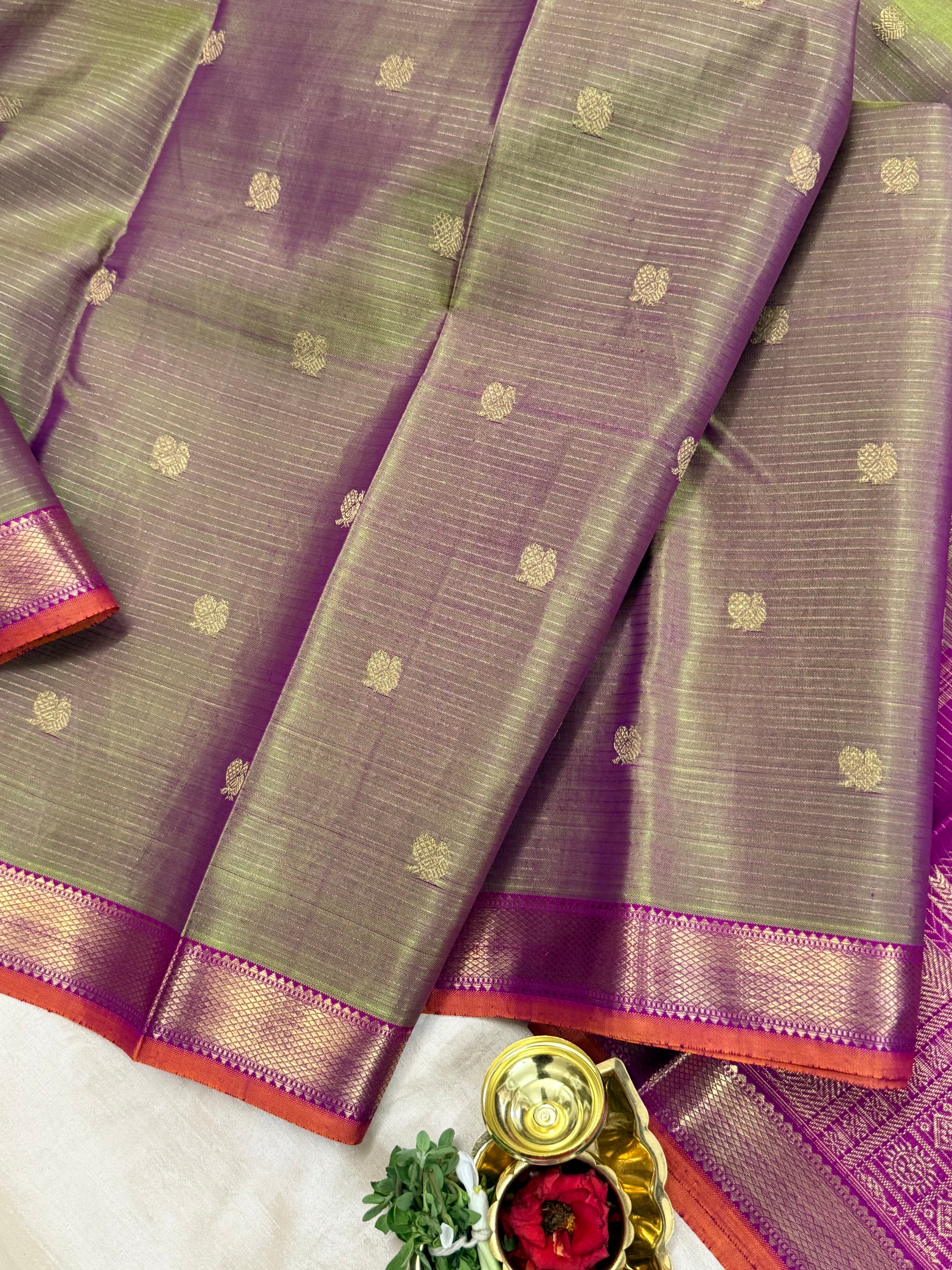 Maanthulir shot pink vairaoosi and annam butta / Kanjipuram silk