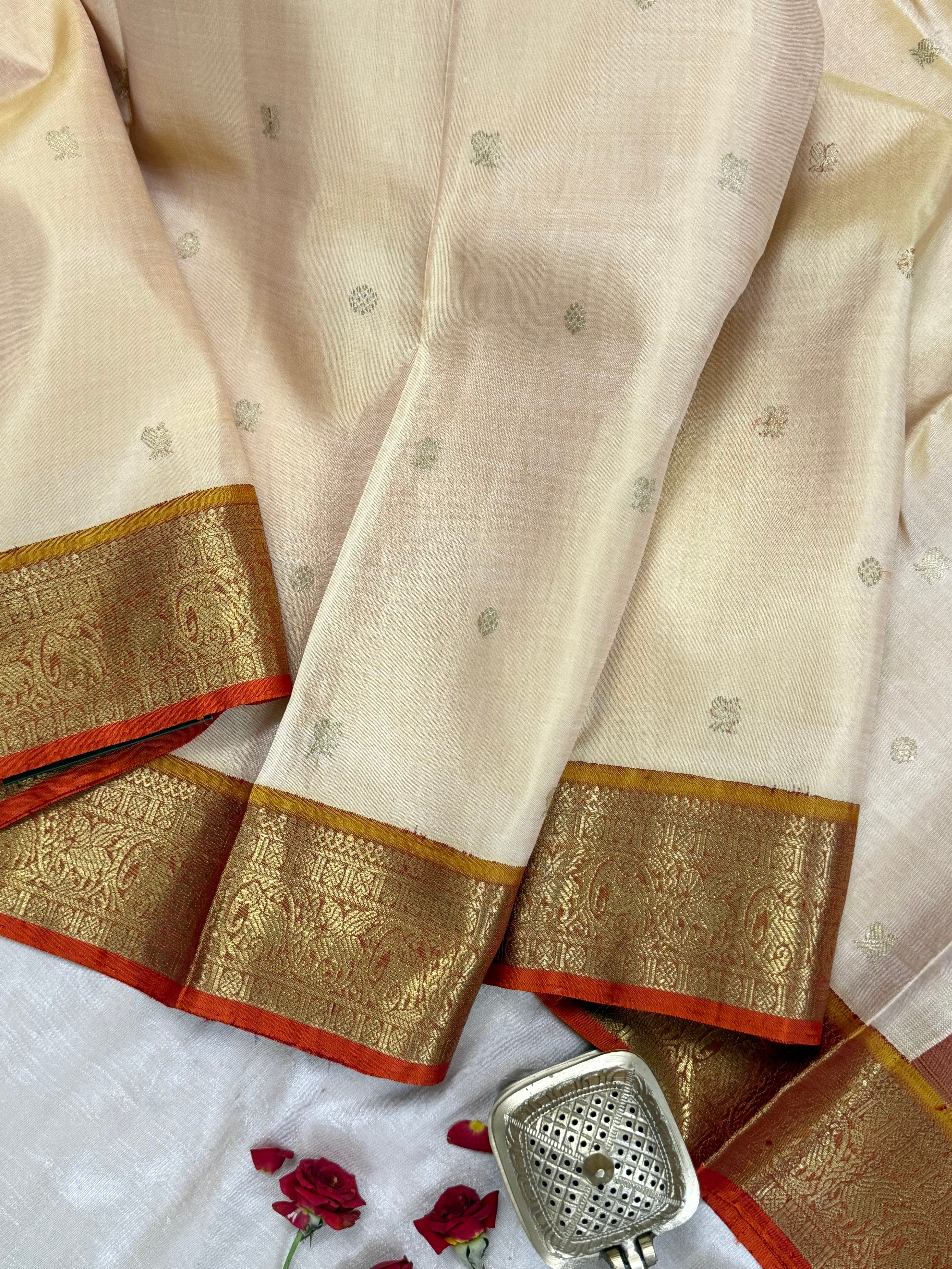 Venpattu and rust kai korvai / Kanjipuram silk