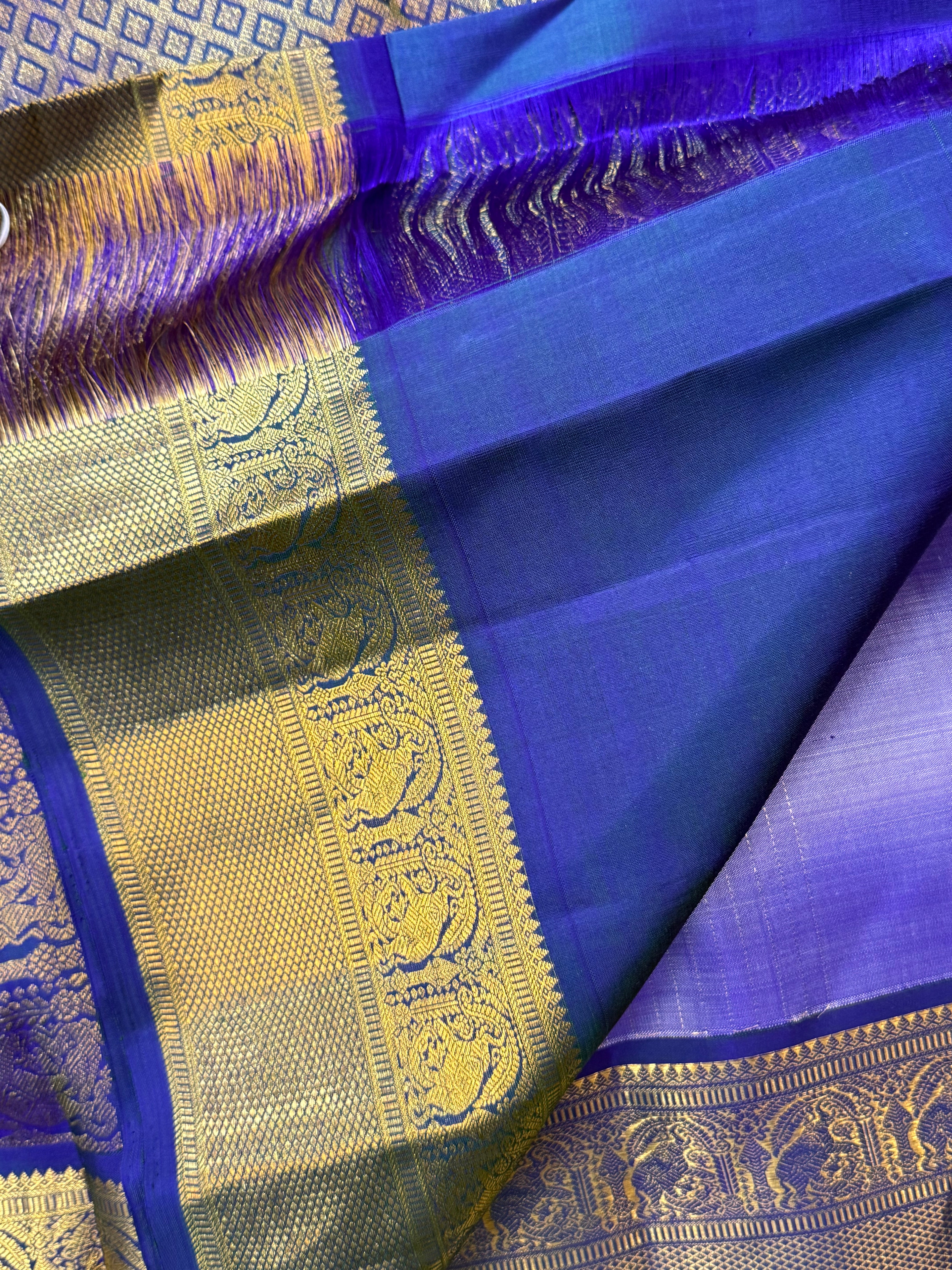 Lavender zari stripes and mayilkazhuthu blue border / Arani silk CL10110