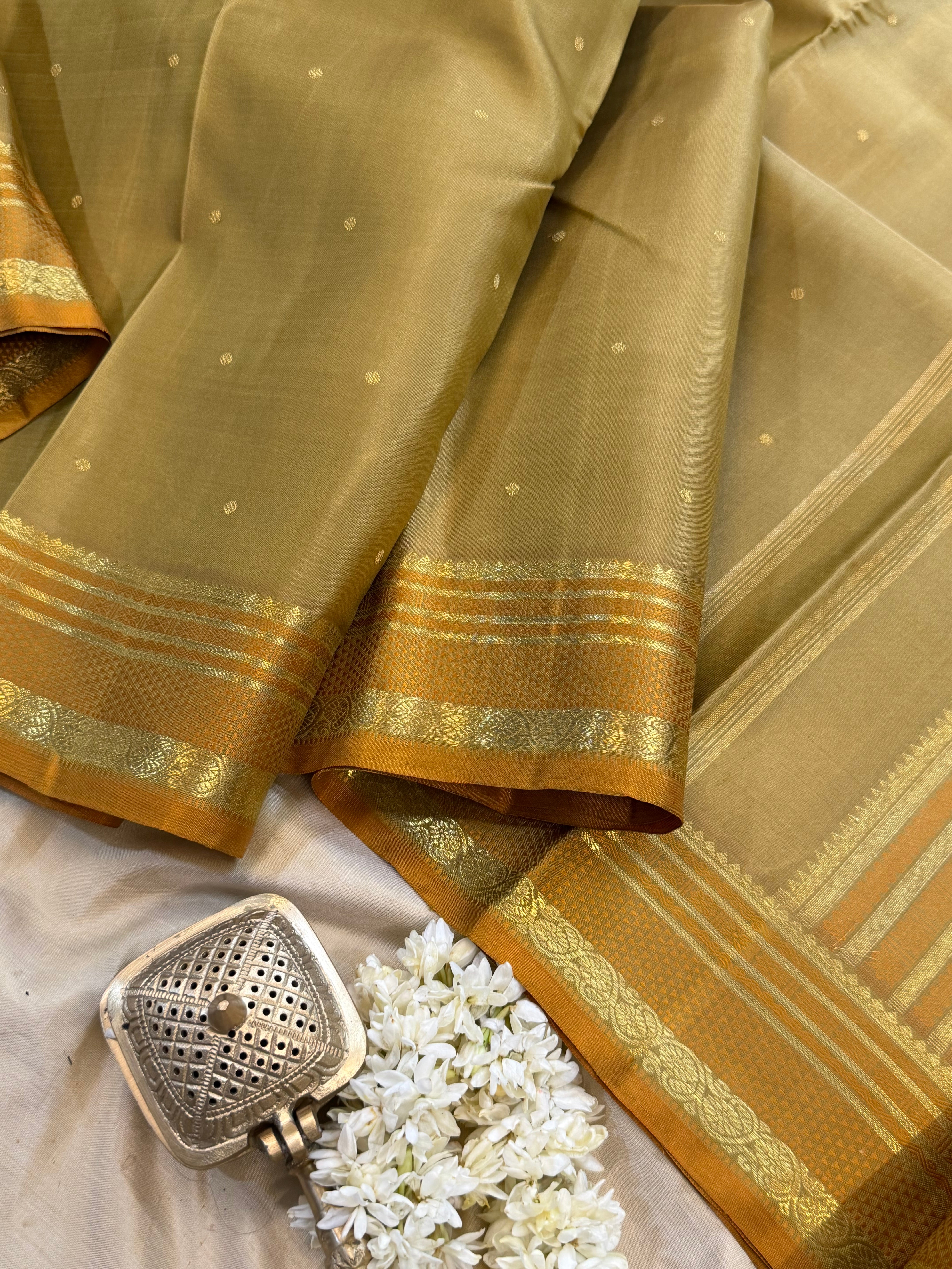 Light mehandi green colour pure Kanjipuram silk CL5789