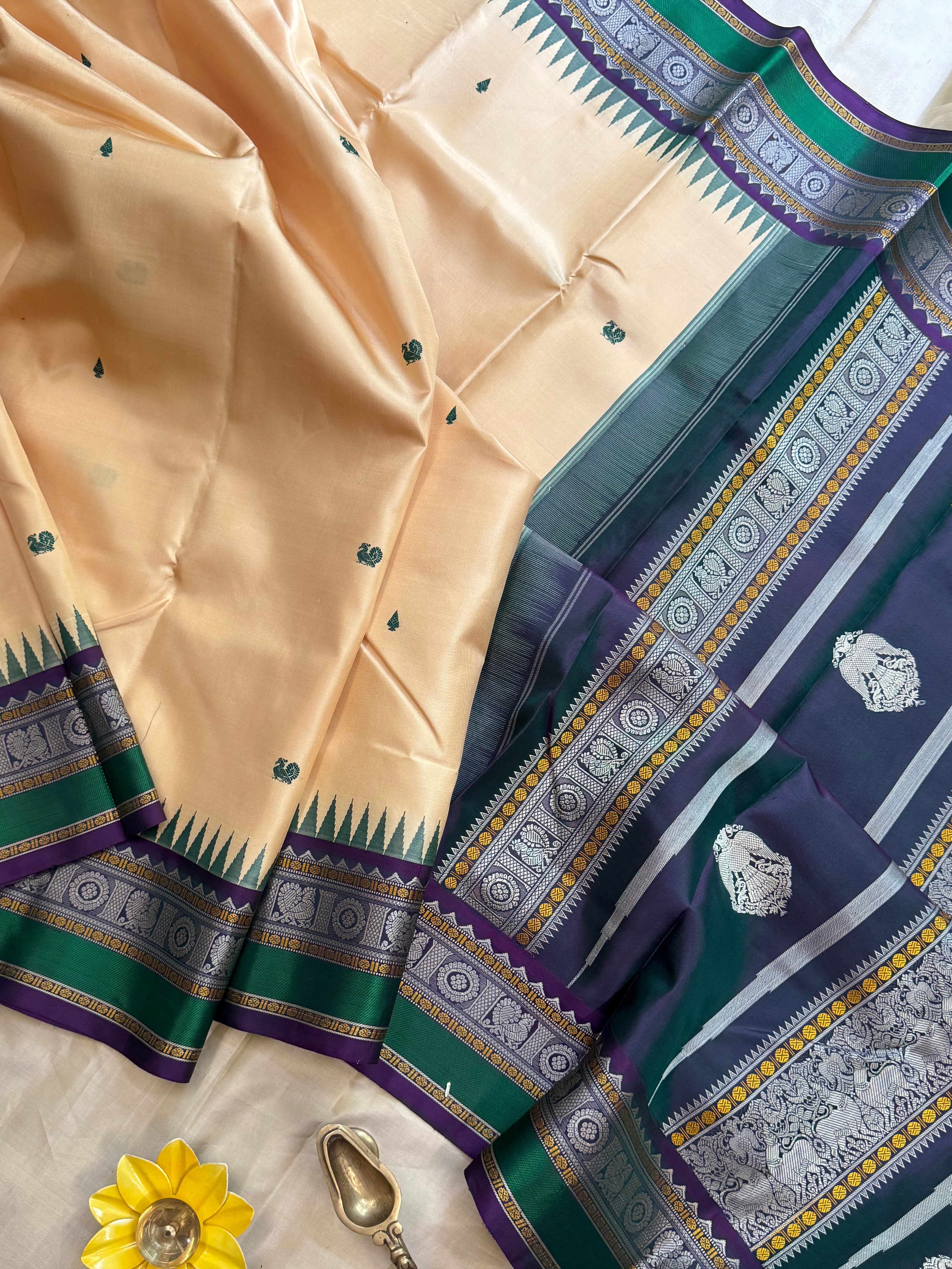 Sandanam white korvai / special edition silk