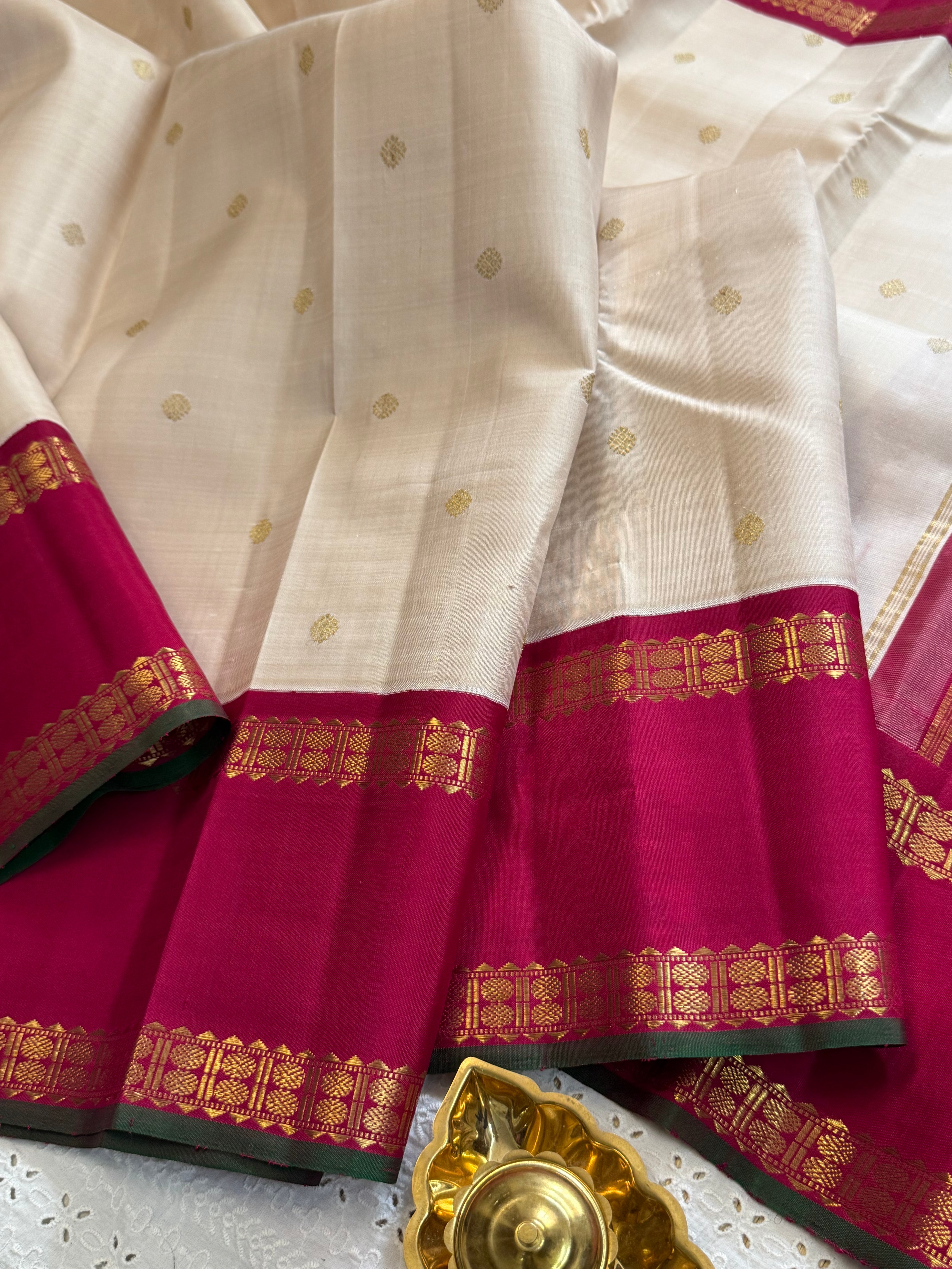 Offwhite and pinkish Araku rettapet border kai korvai/ Kanjipuram silk