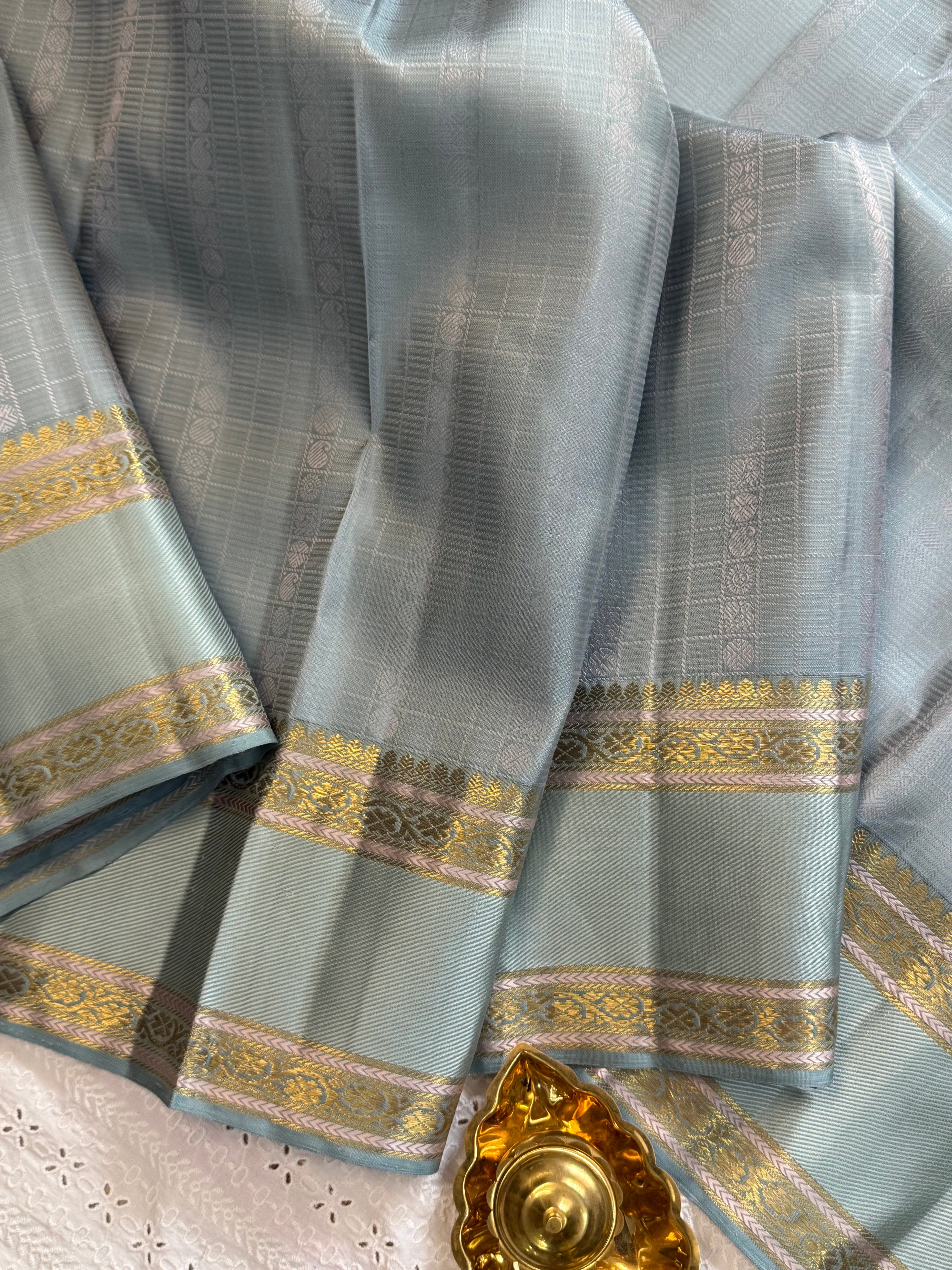 Powder blue kattam butta / Kanjipuram silk