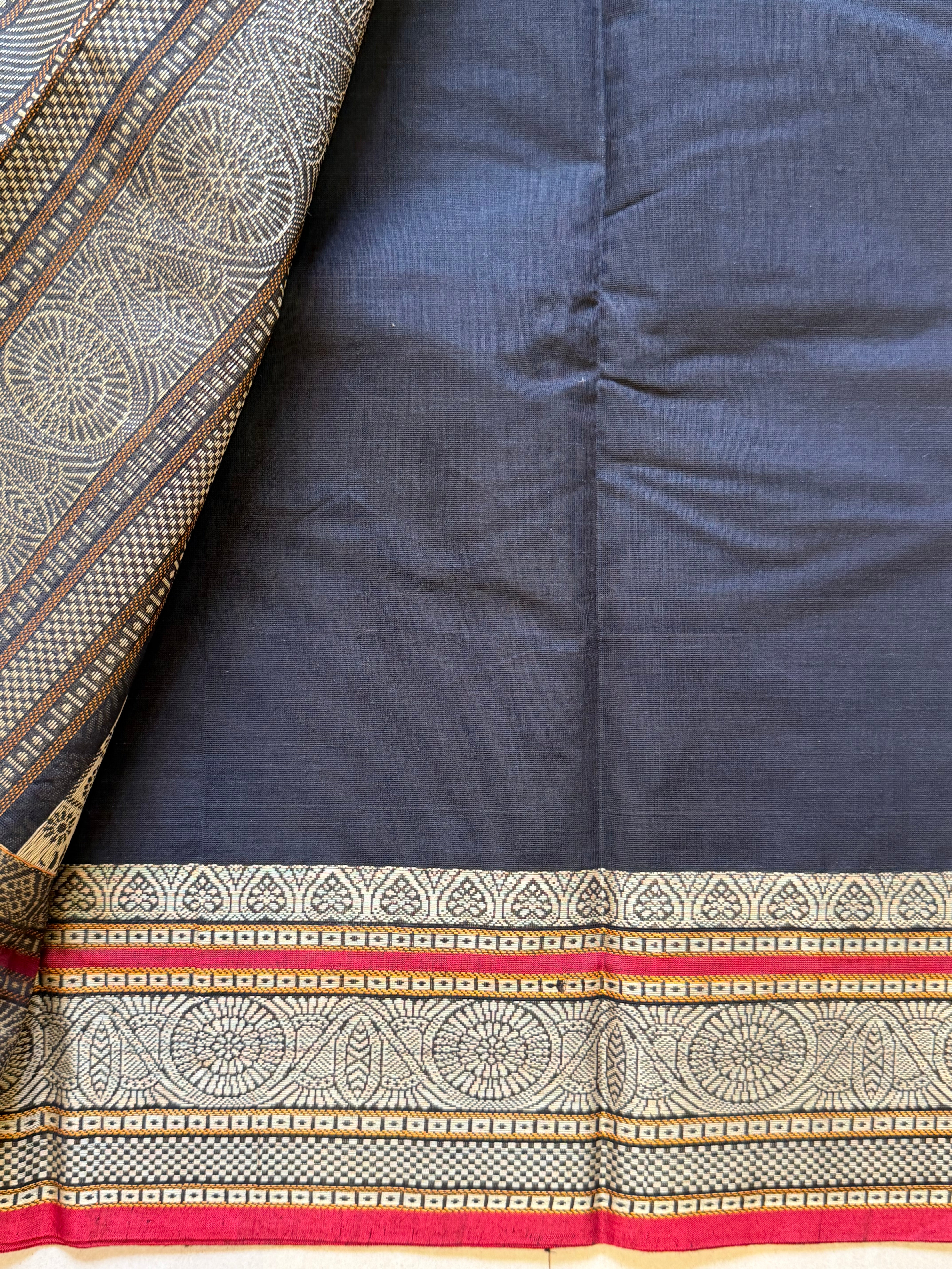 Black button Laksham Butta / Kanchi cotton