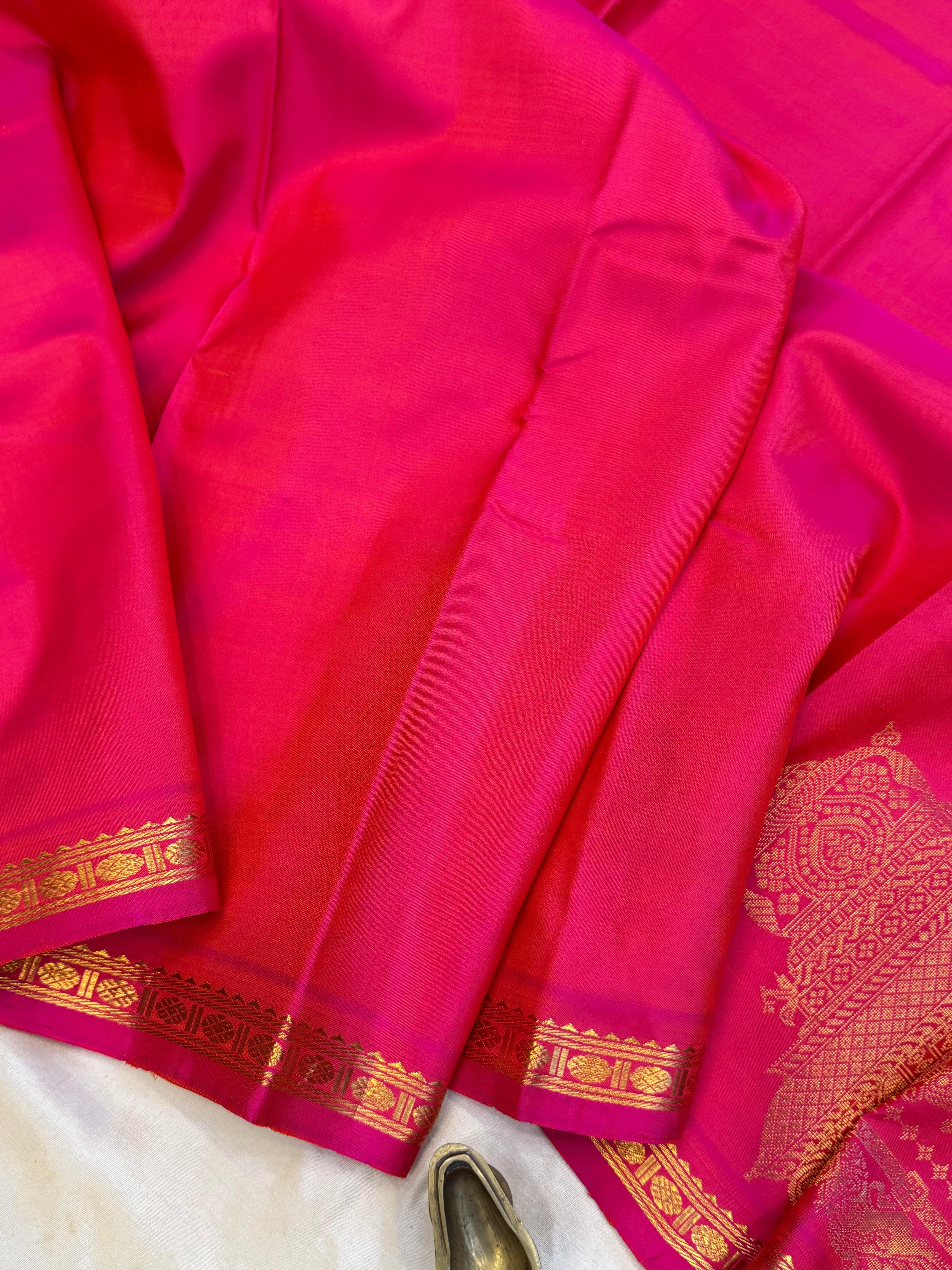 Pink small rudraksha border-Unique pallu / Arani silk