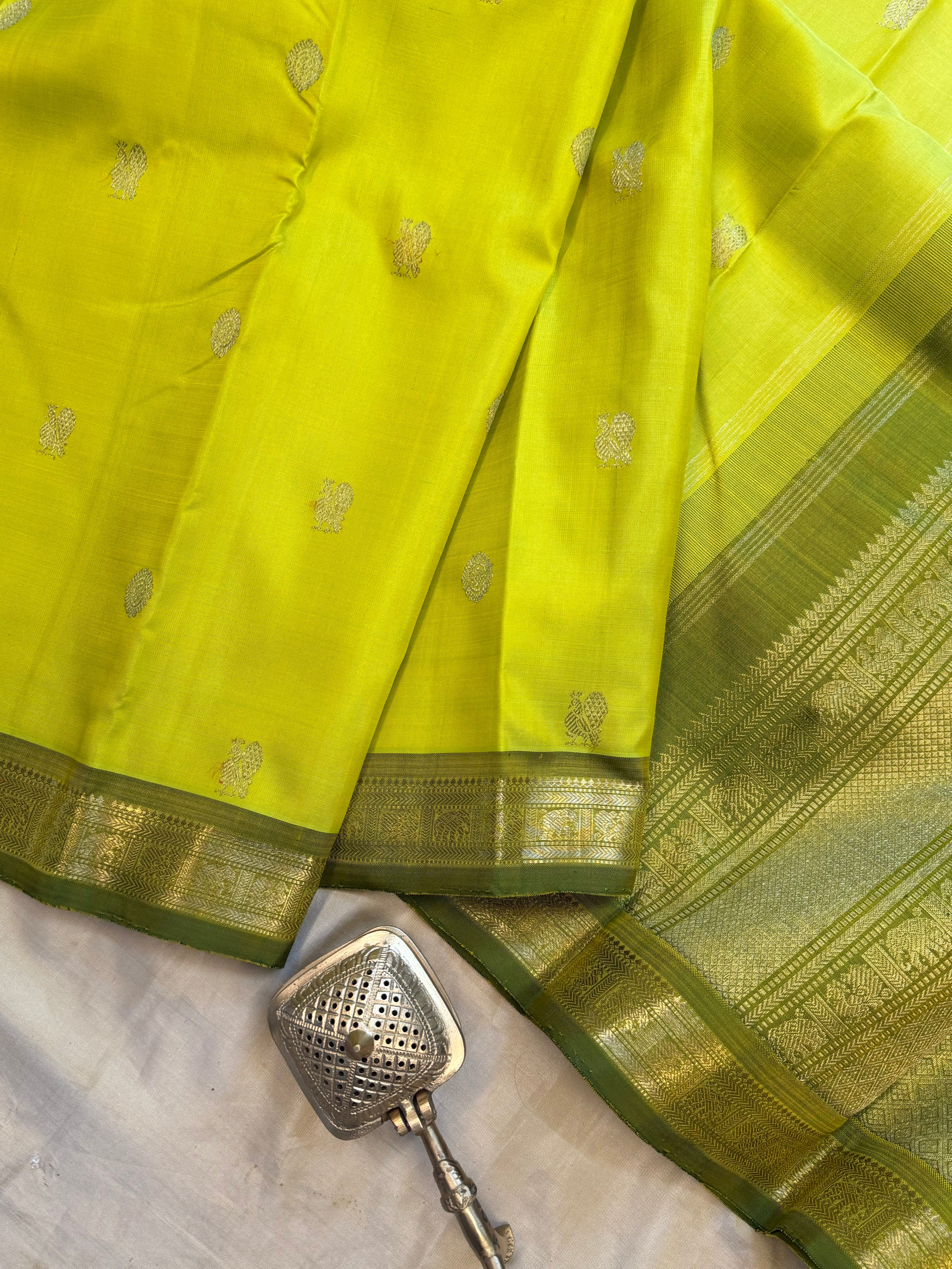 Permam : Lime green small border / Kanjipuram silk CL5035