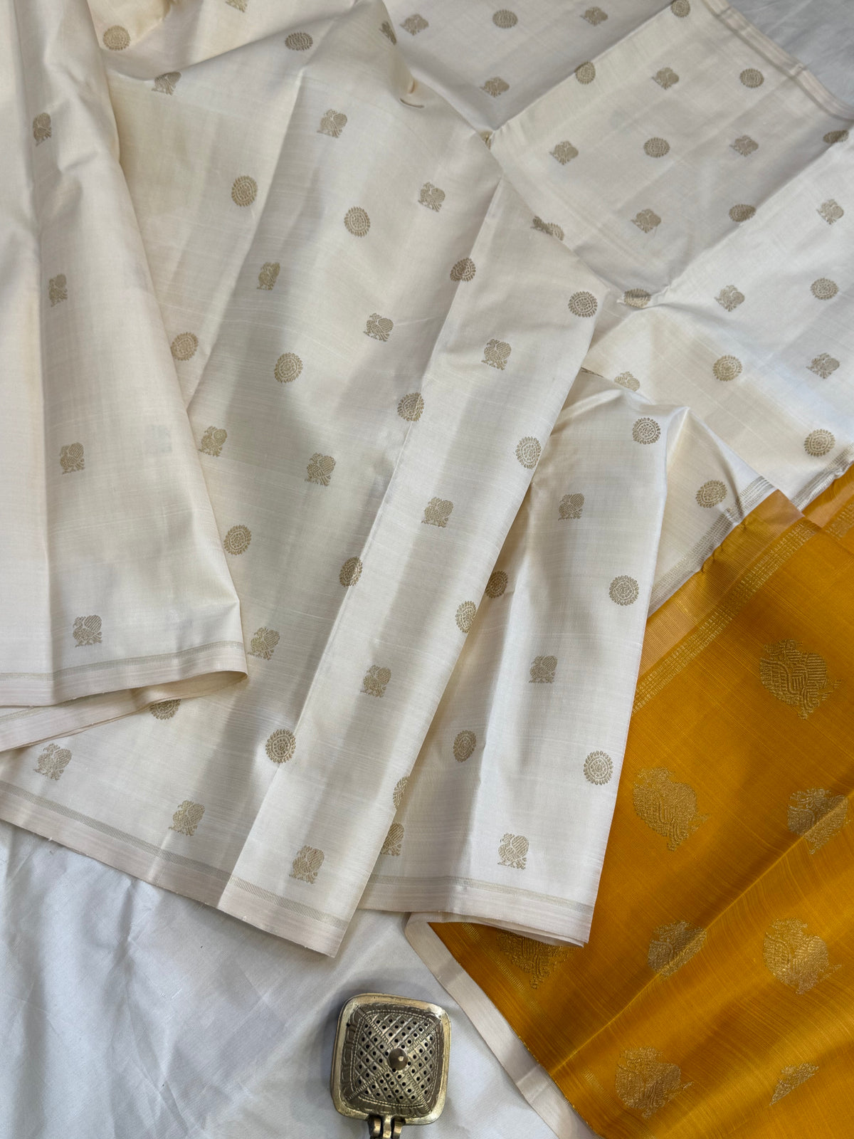 Offwhite double pallu borderless / Kanjipuram silk CLSA12811