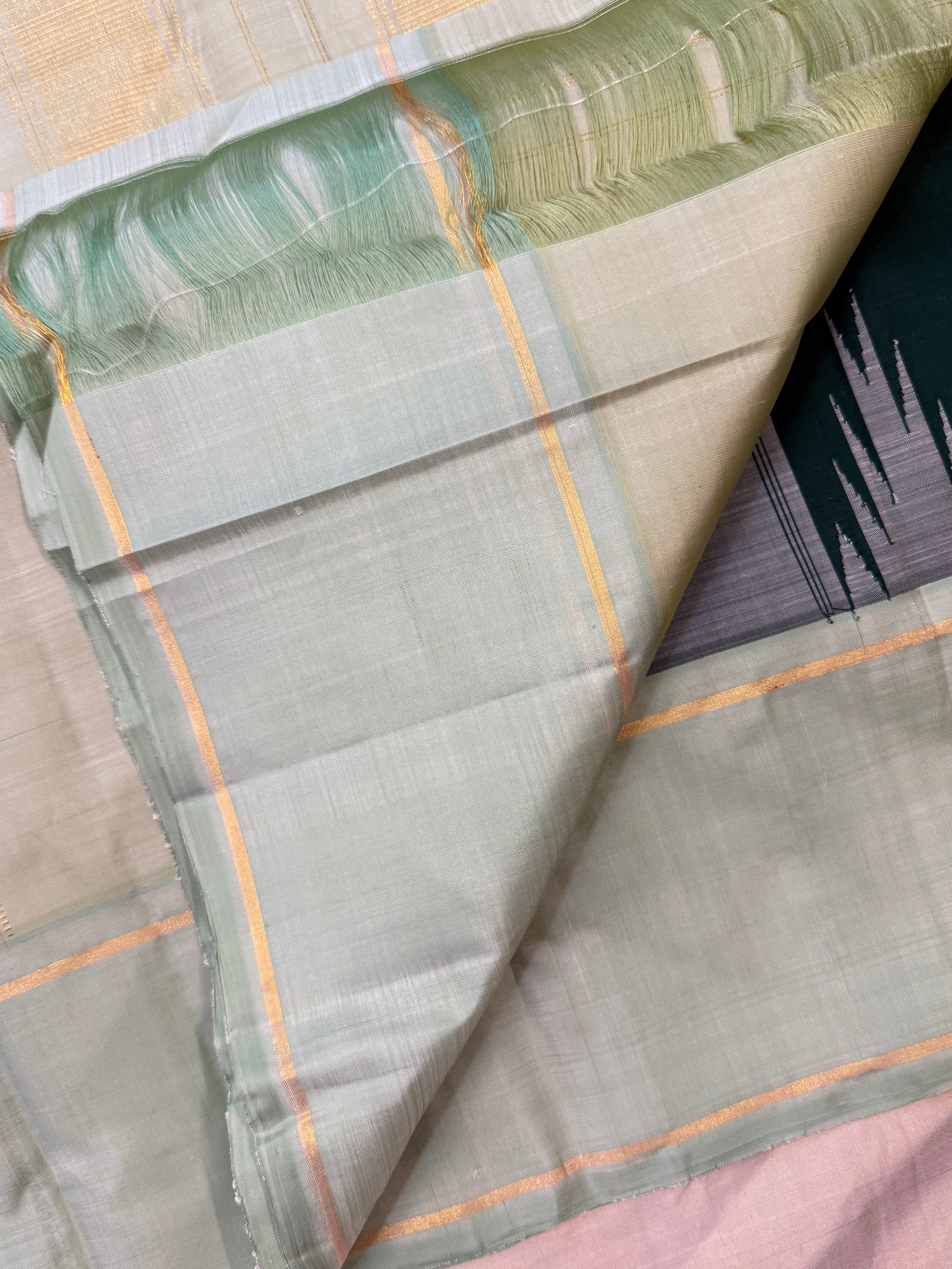 Dark green temple border / Arani silk