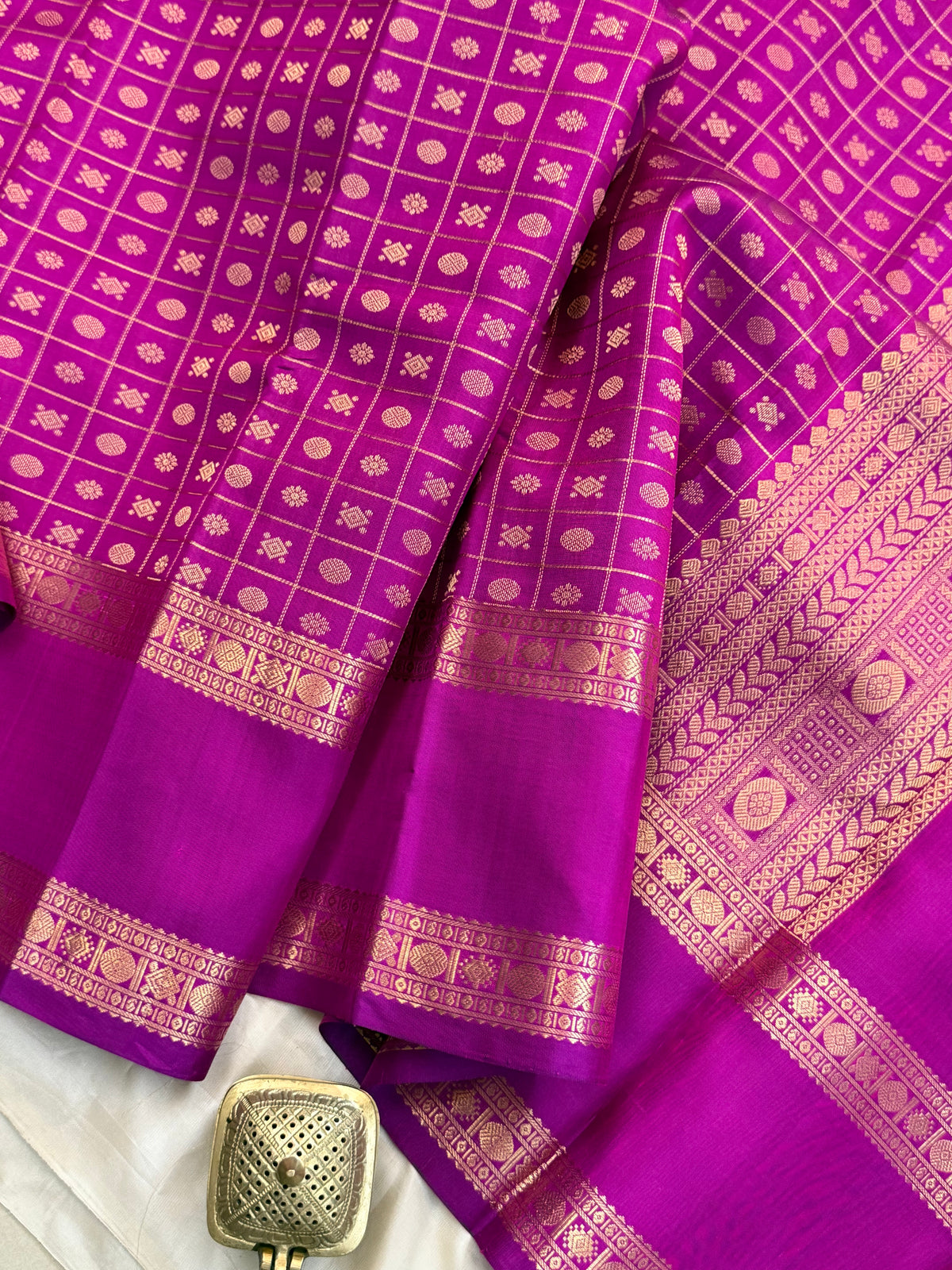 Magenta pink lakshambutta kili pallu / Special edition kanjipuram silk