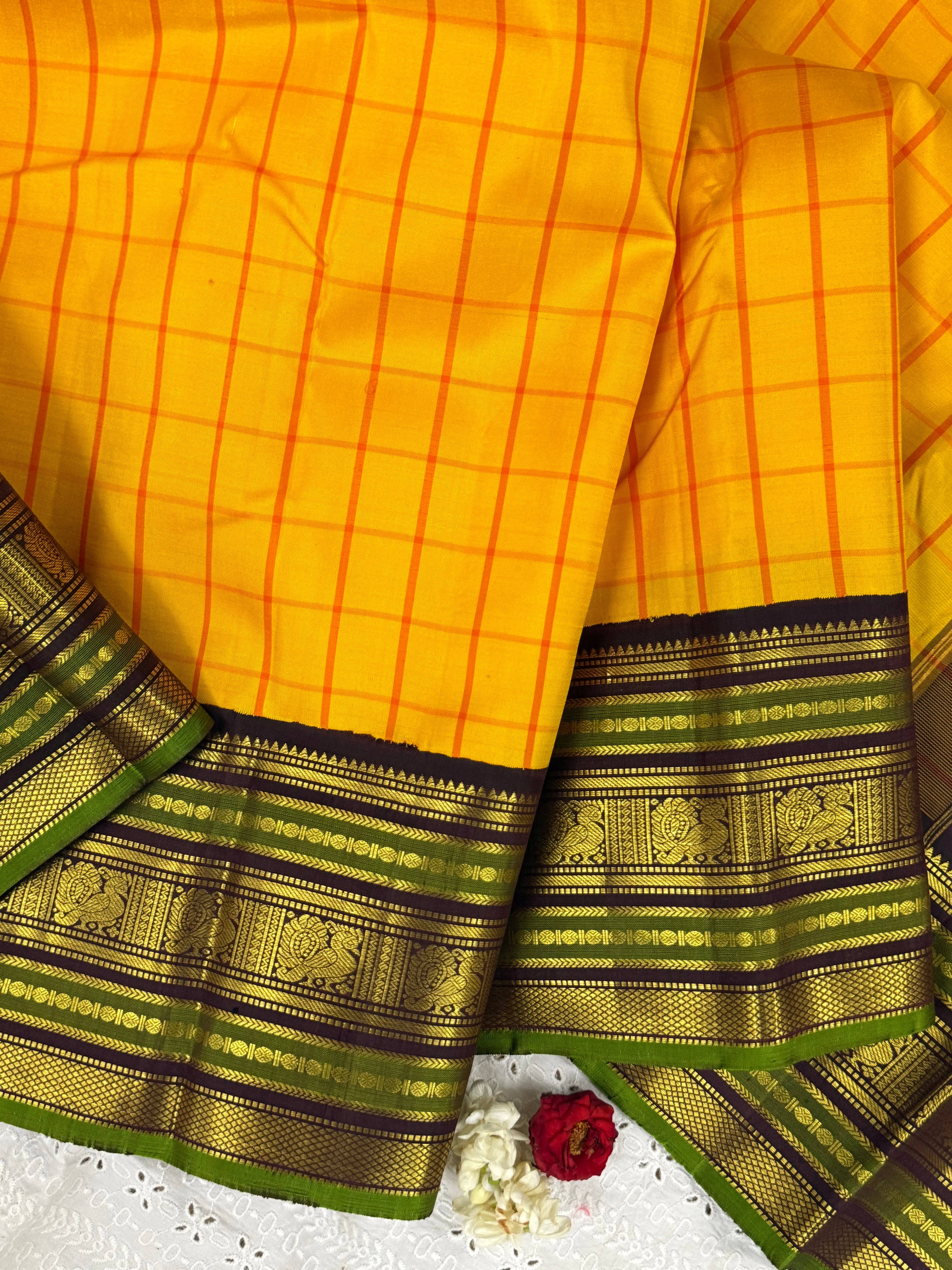 Yellow kattam varisapet border/ Arani silk