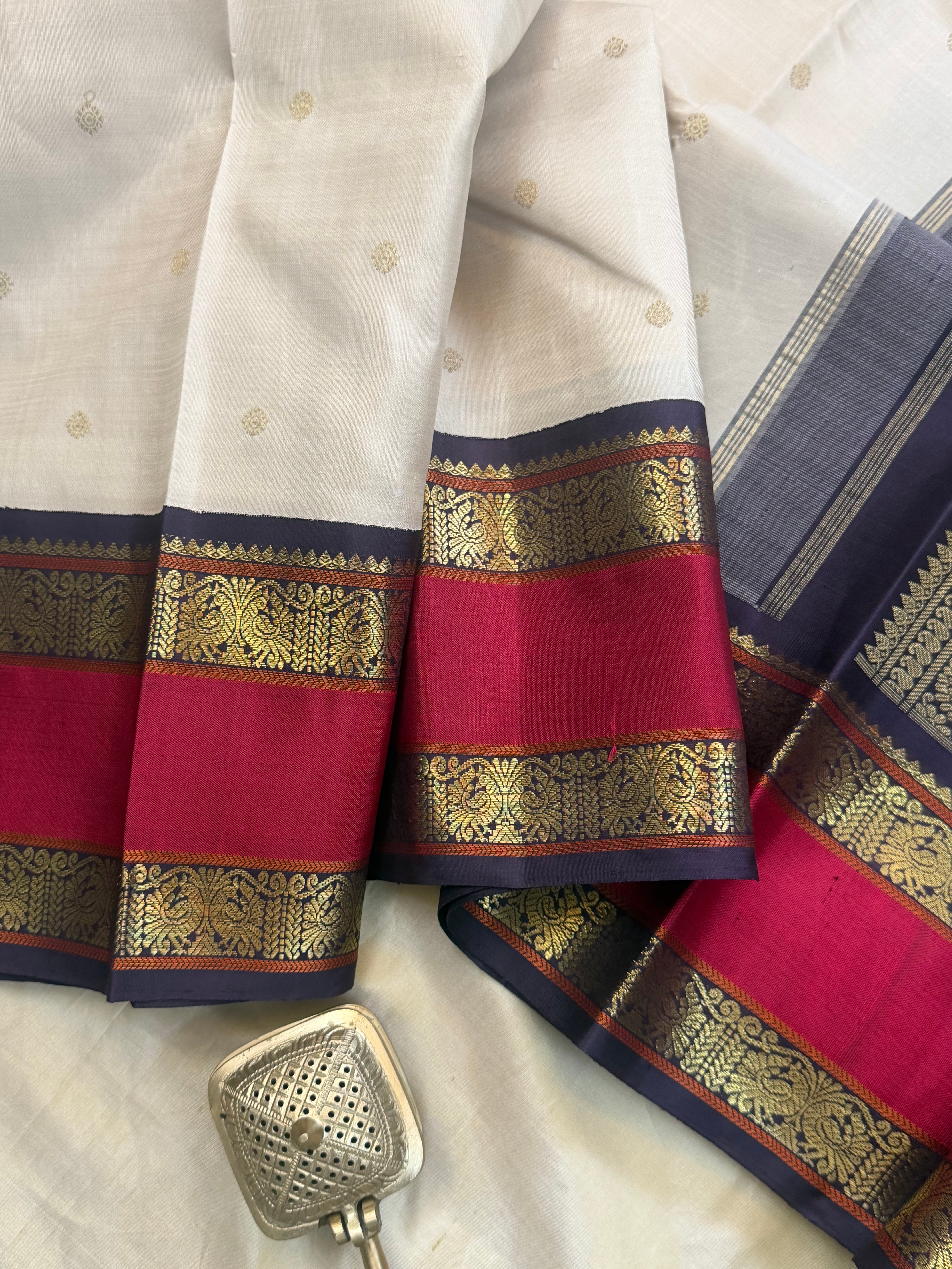 Onam collection: ivory beige retta pet Korvai / pure zari Kanjipuram silk